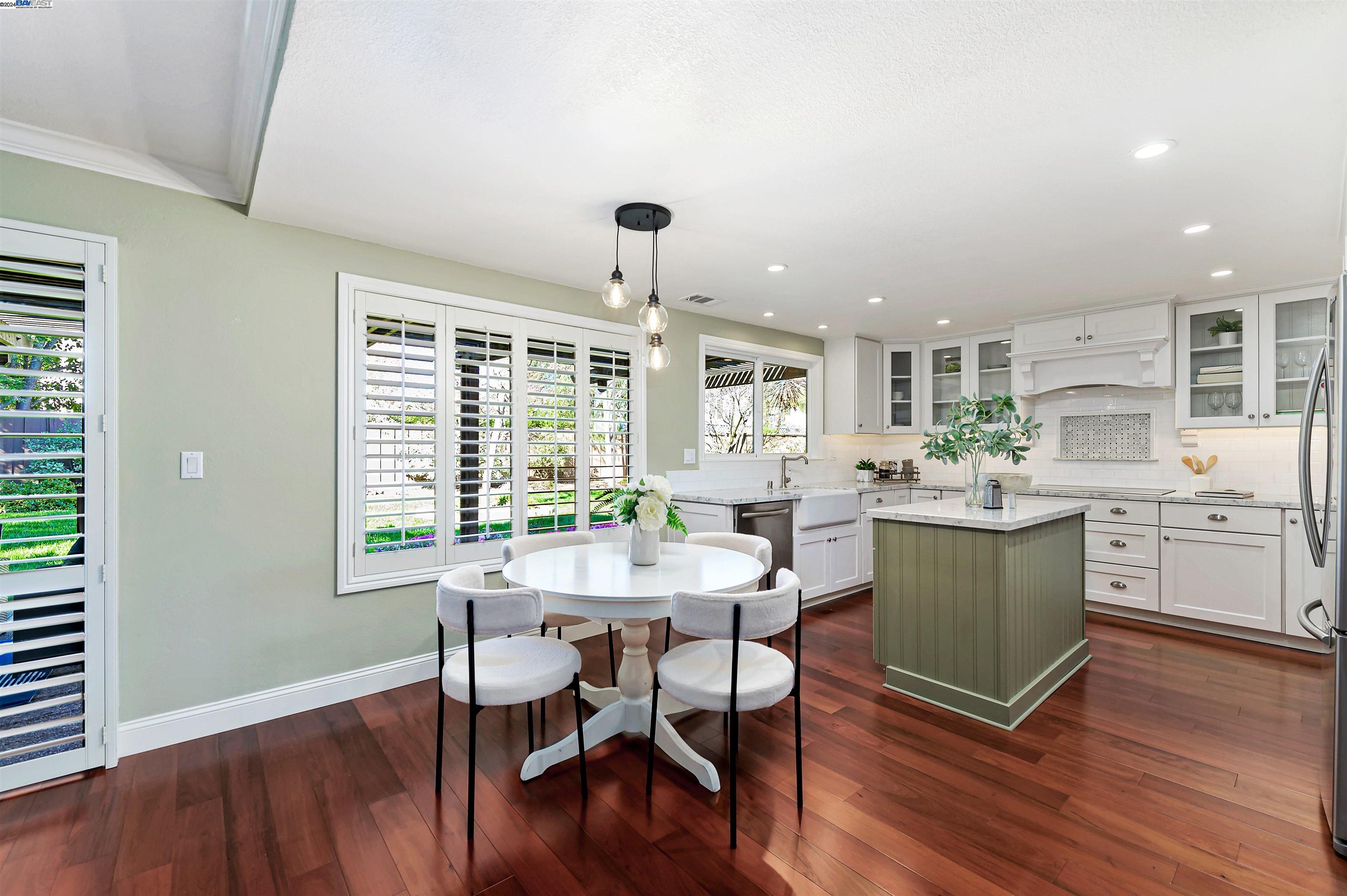 6927 Corte Barcelona