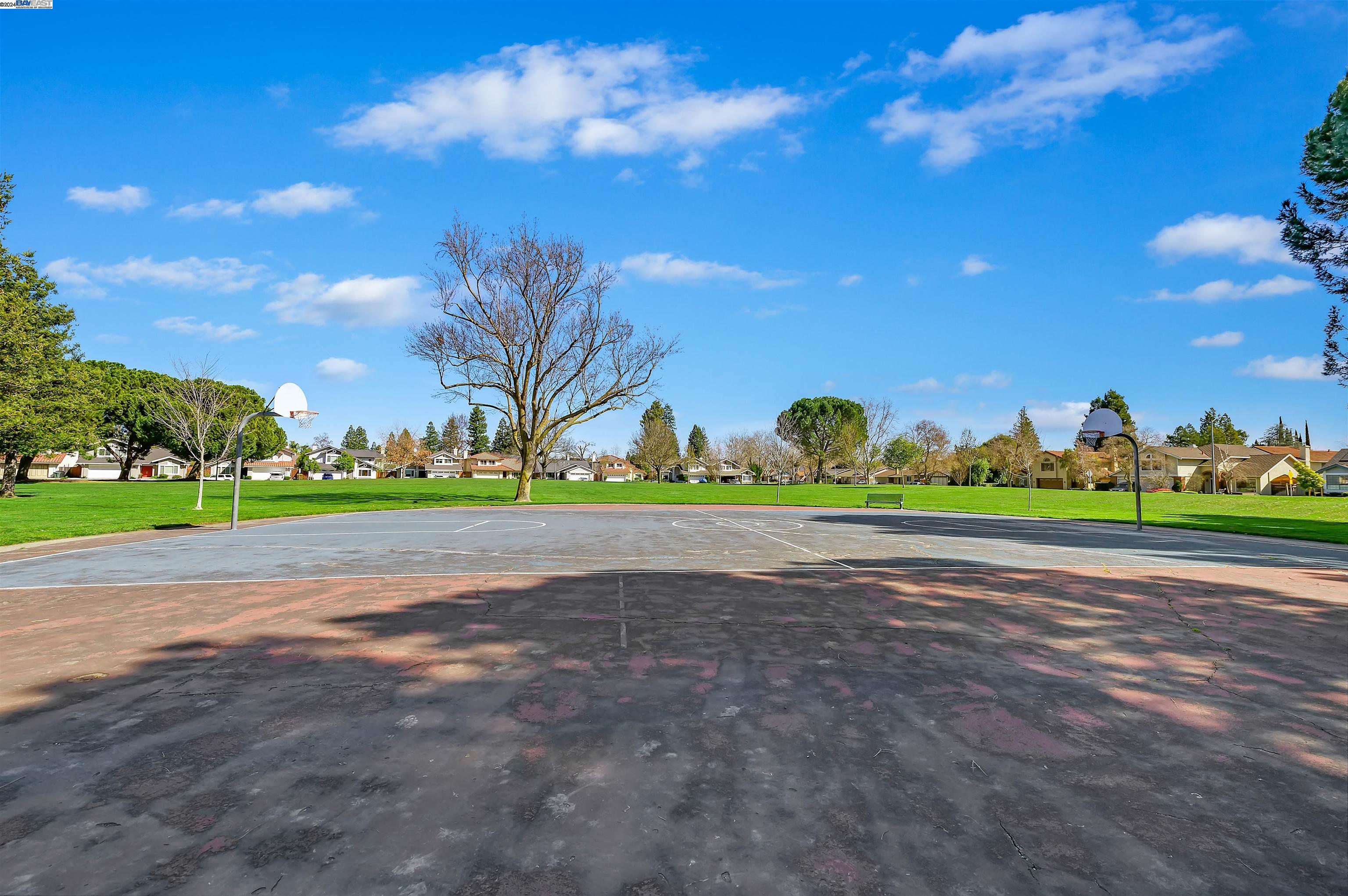 6927 Corte Barcelona