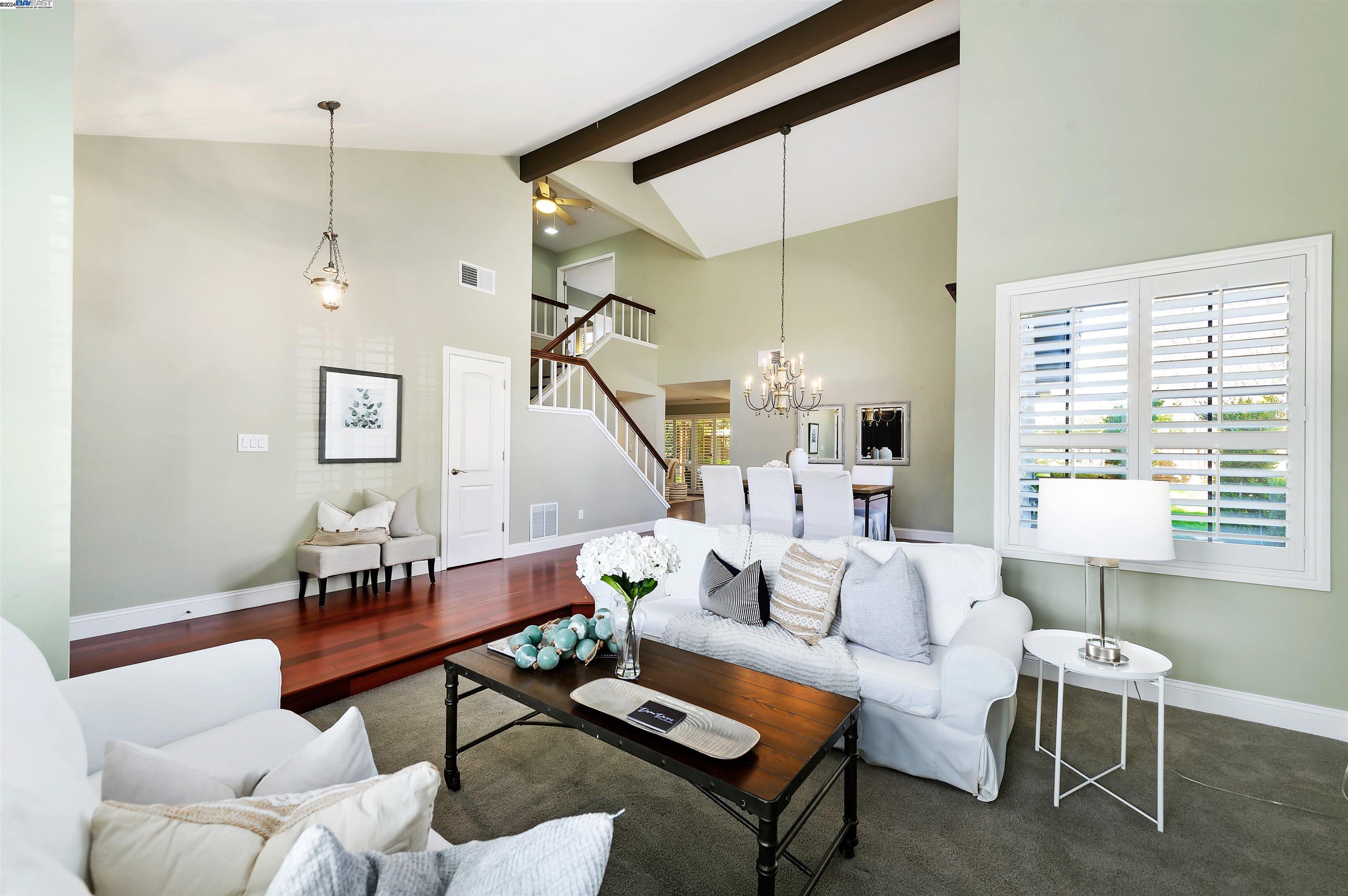 6927 Corte Barcelona