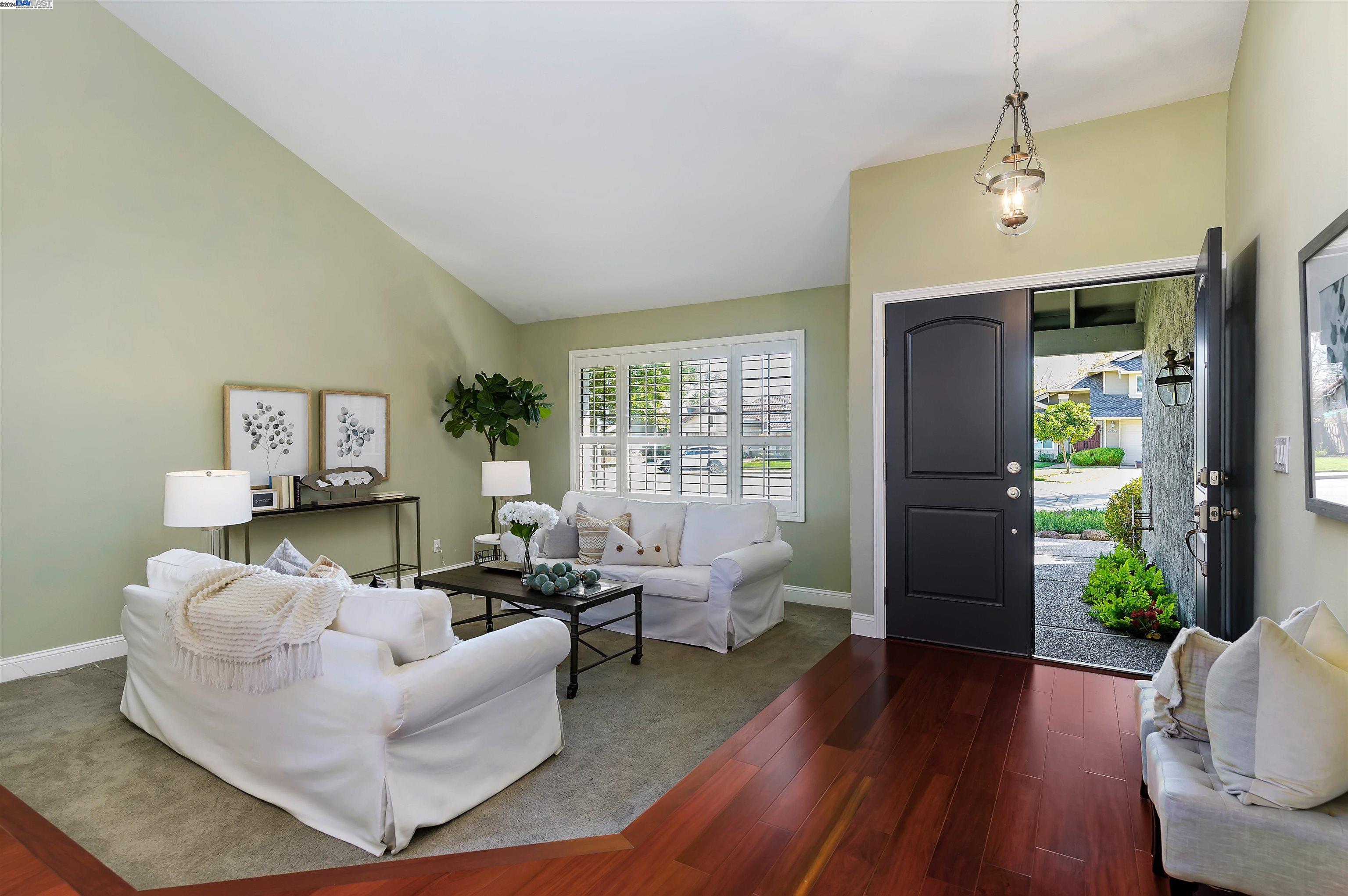 6927 Corte Barcelona