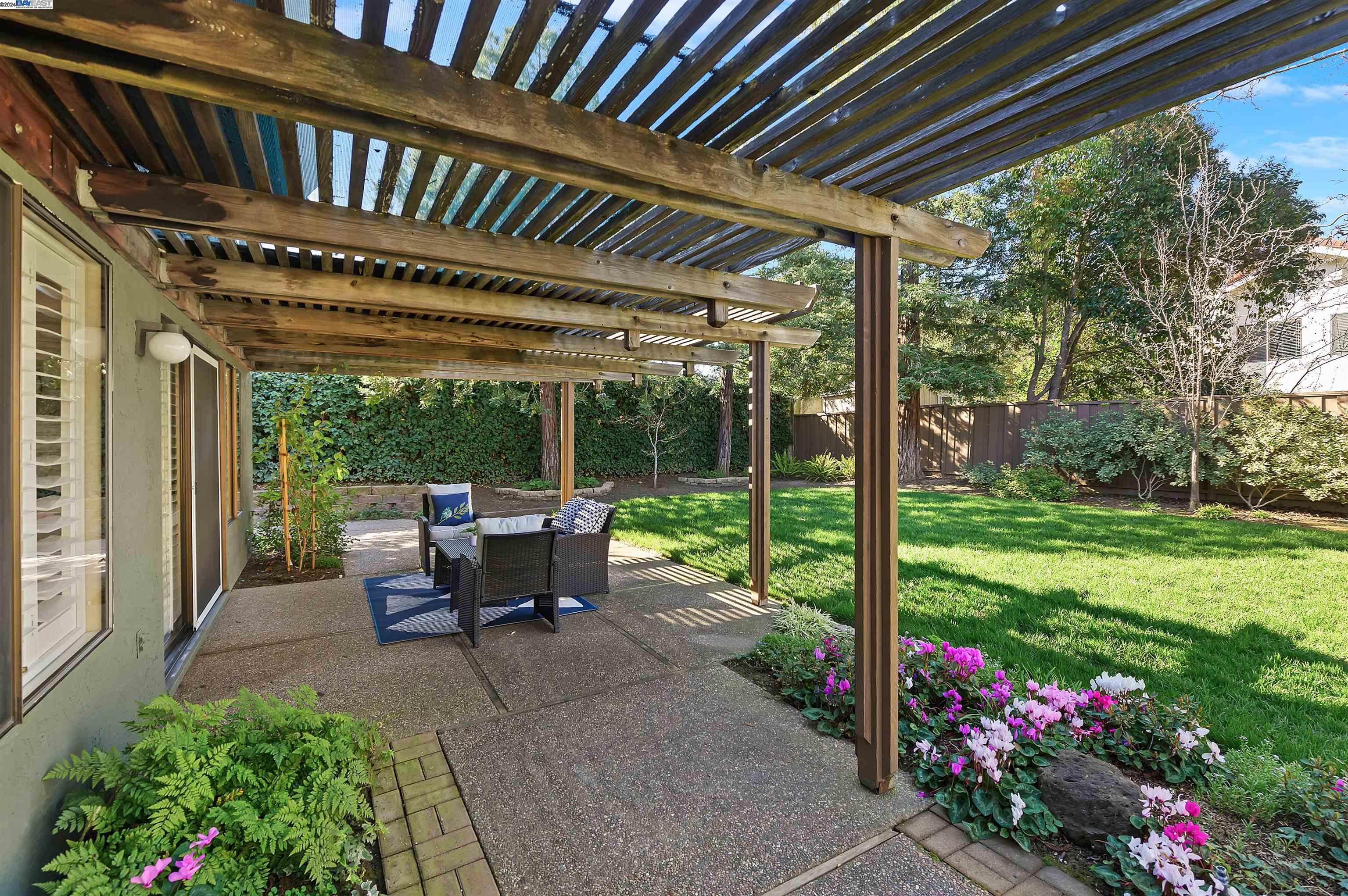 6927 Corte Barcelona