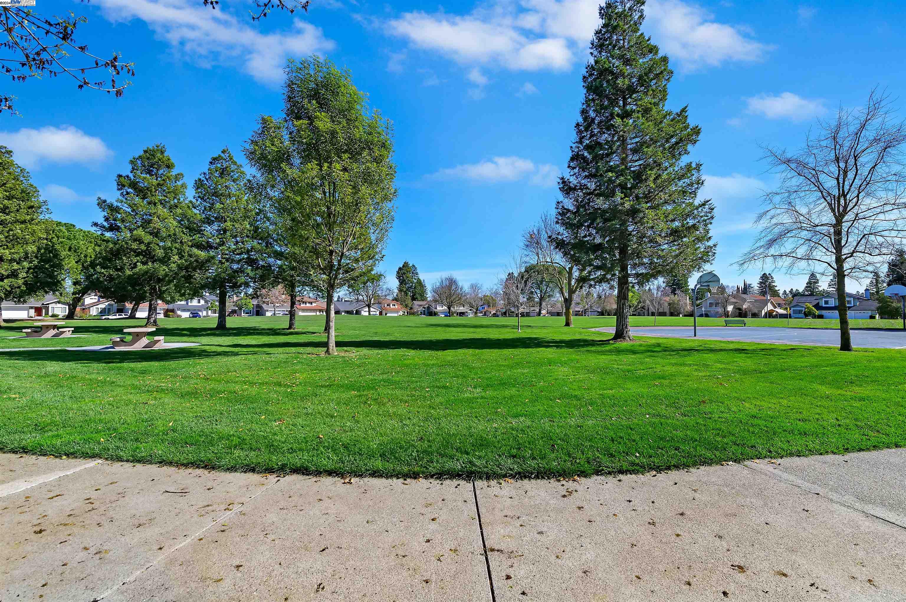 6927 Corte Barcelona