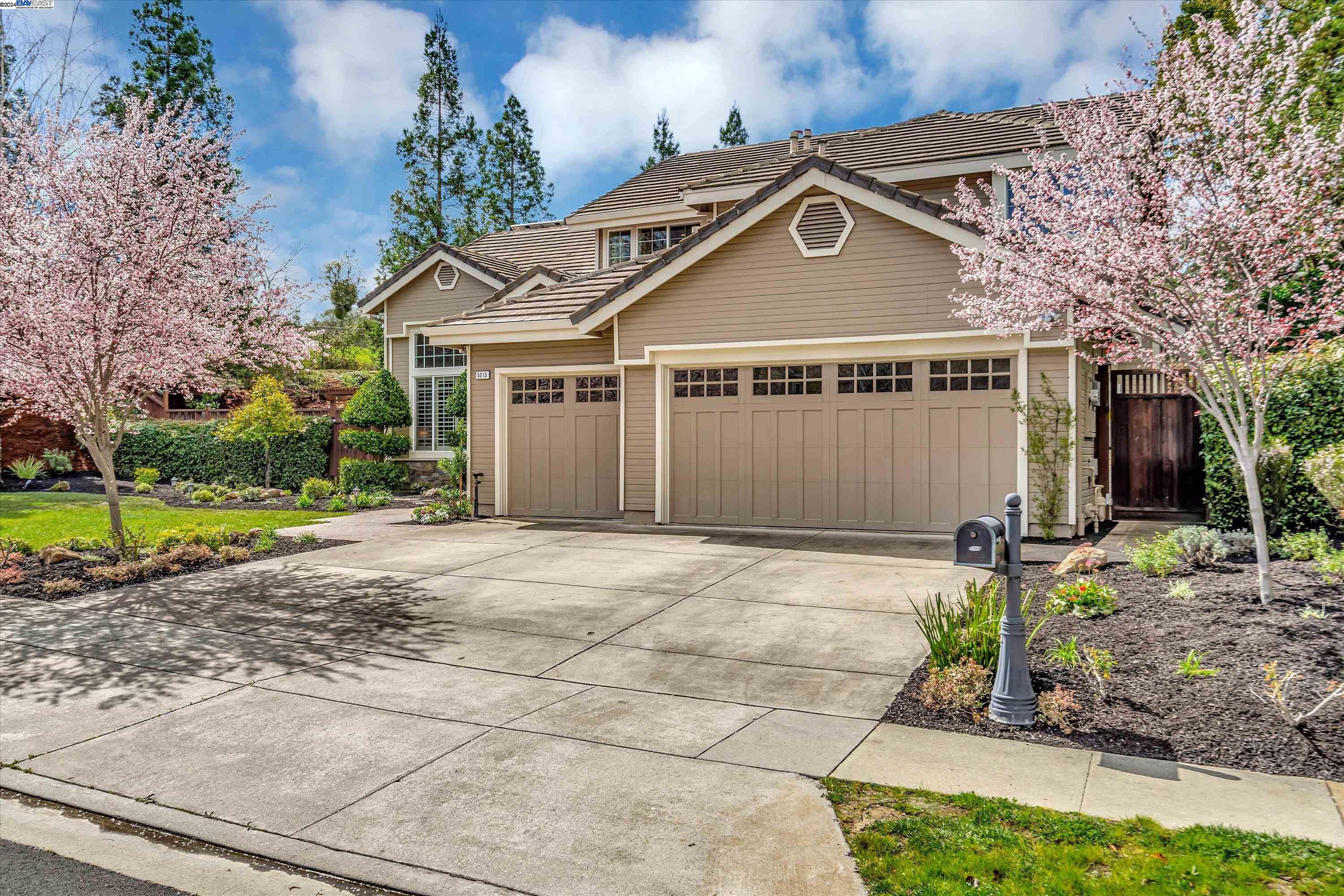 5213 Independence Dr