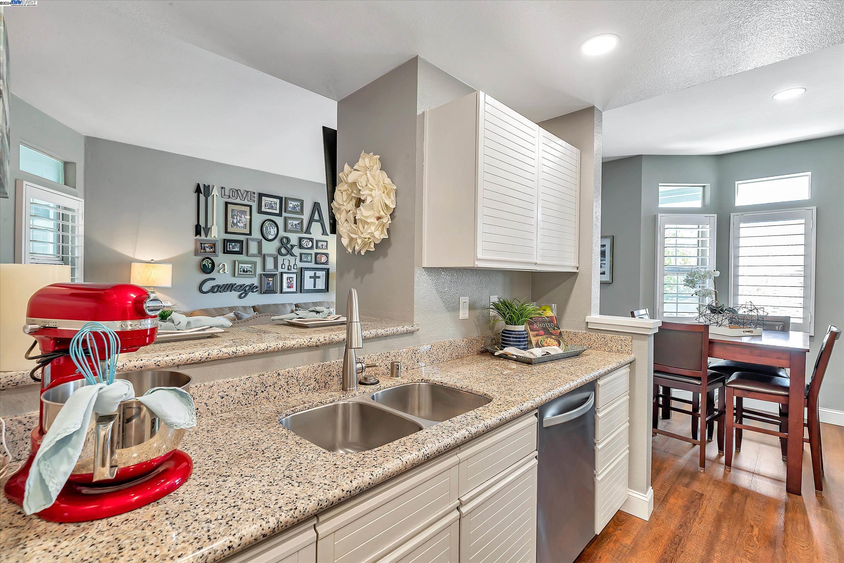 8015 Mountain View Dr Unit: E