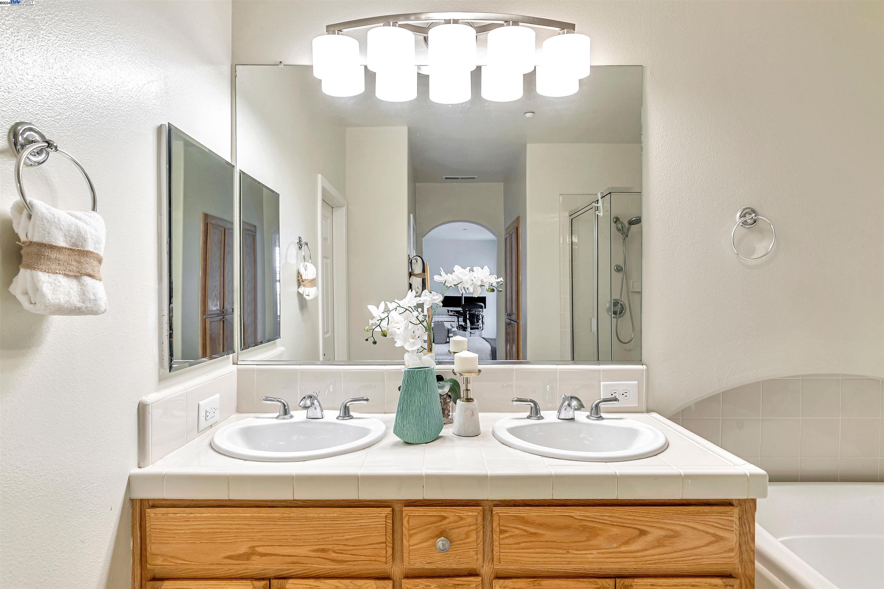 4216 Clarinbridge Cir