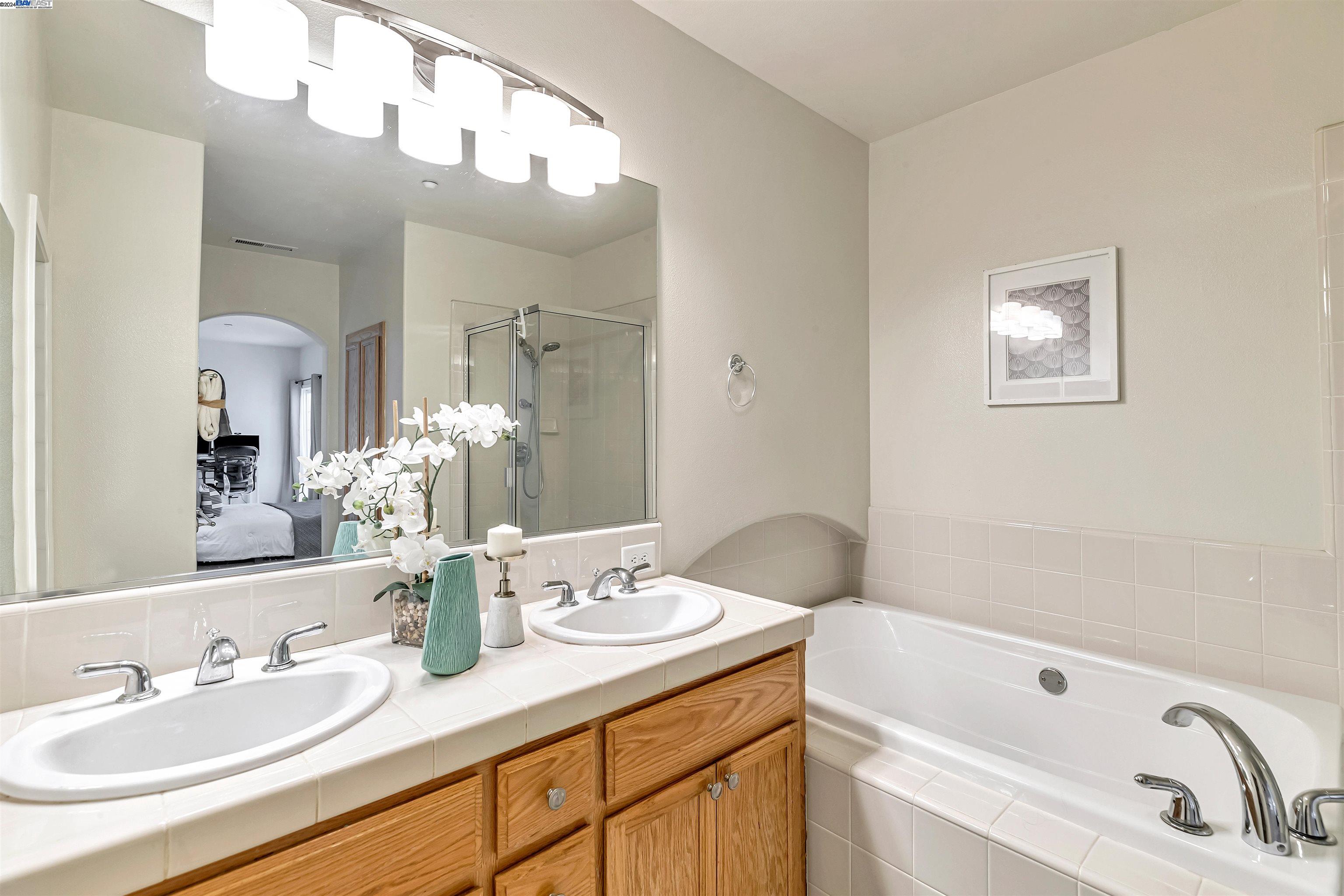 4216 Clarinbridge Cir