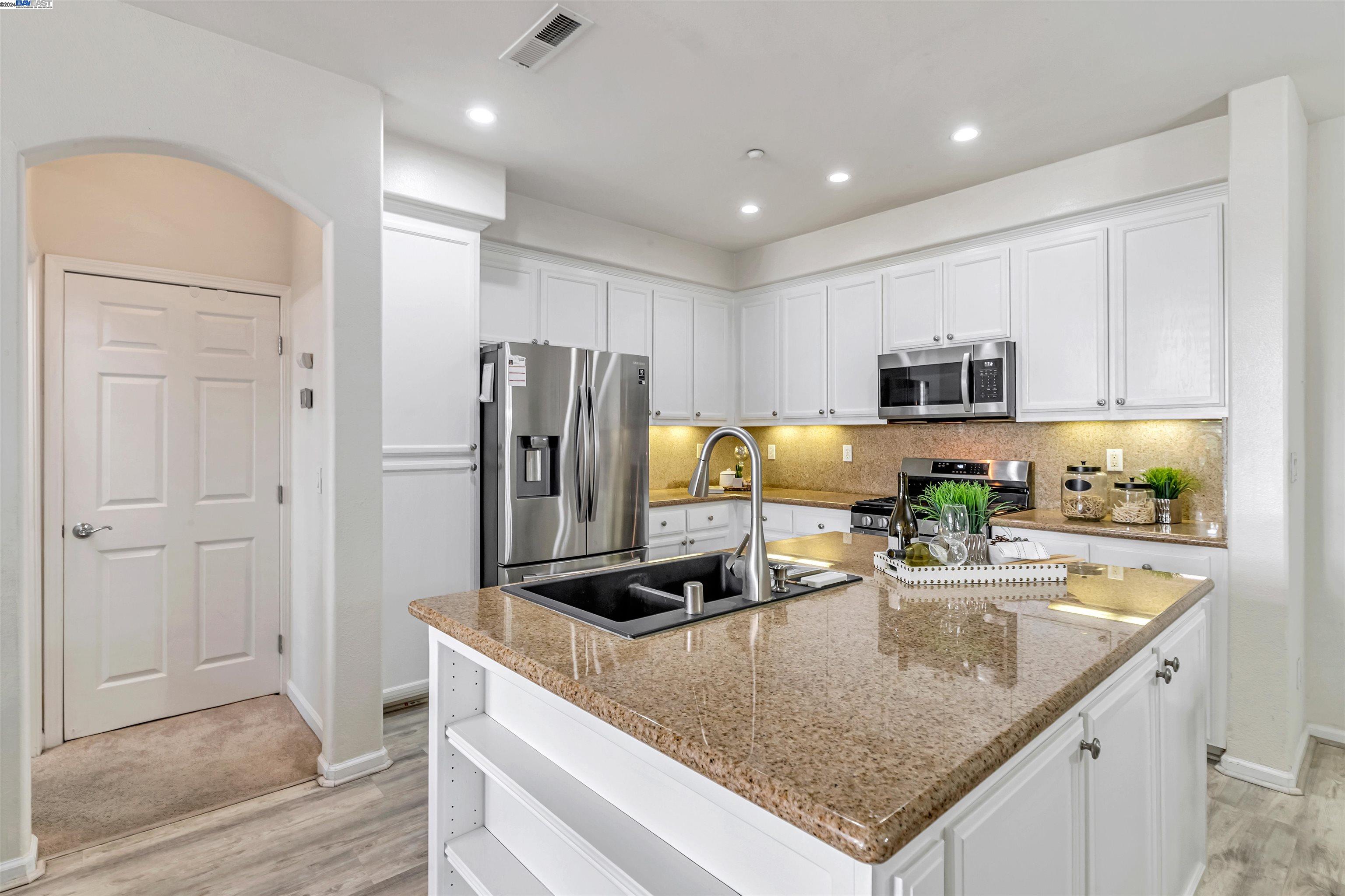 4216 Clarinbridge Cir