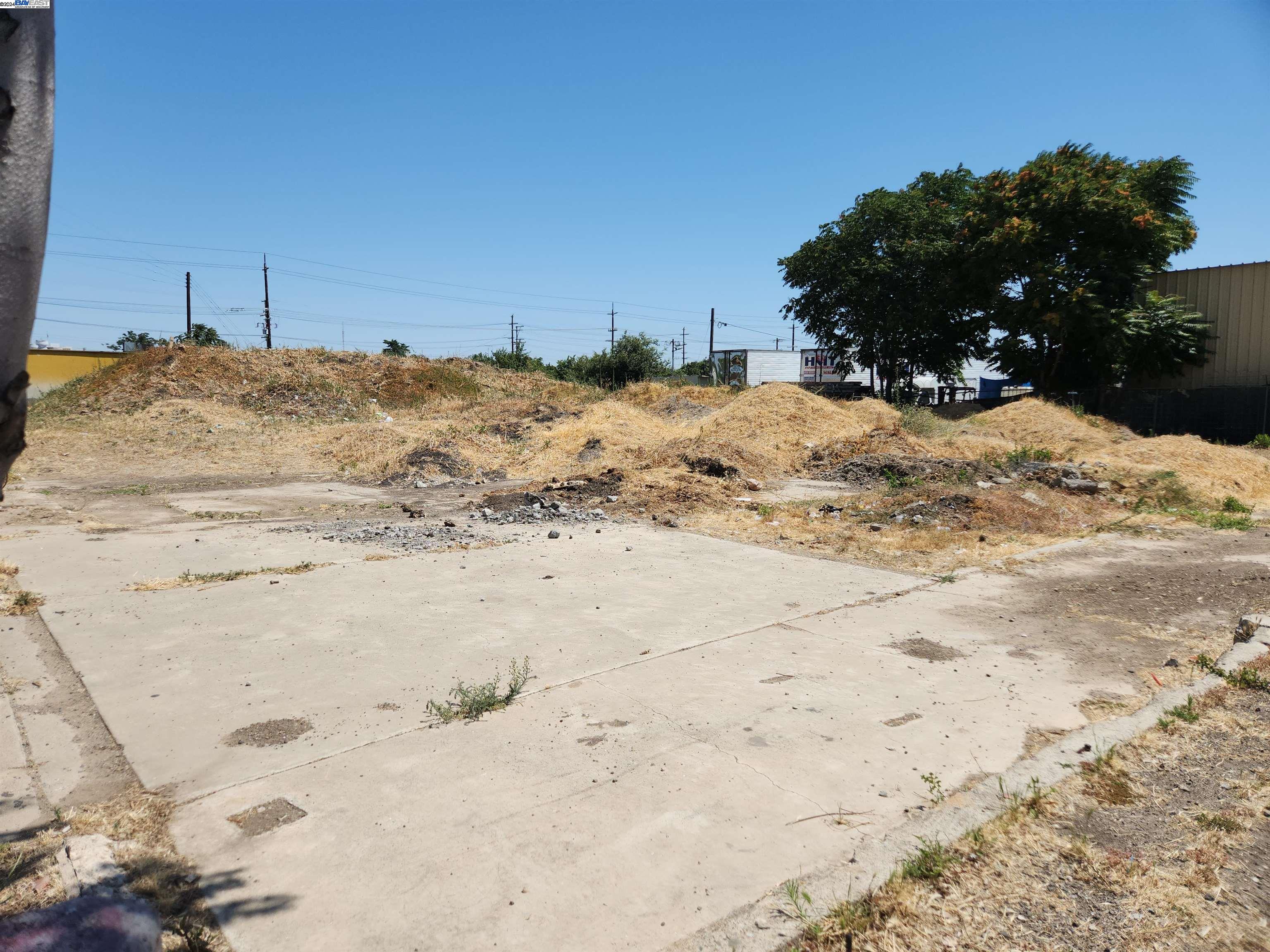 702 S San Joaquin St