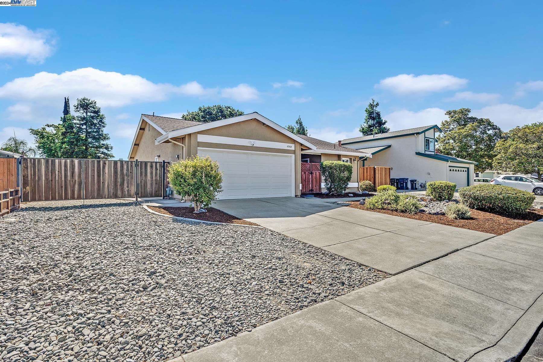 4984 Lyra Ct