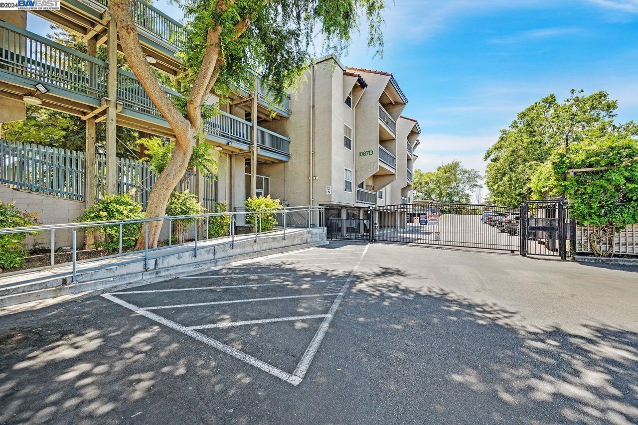 1085 Murrieta Blvd. # 203