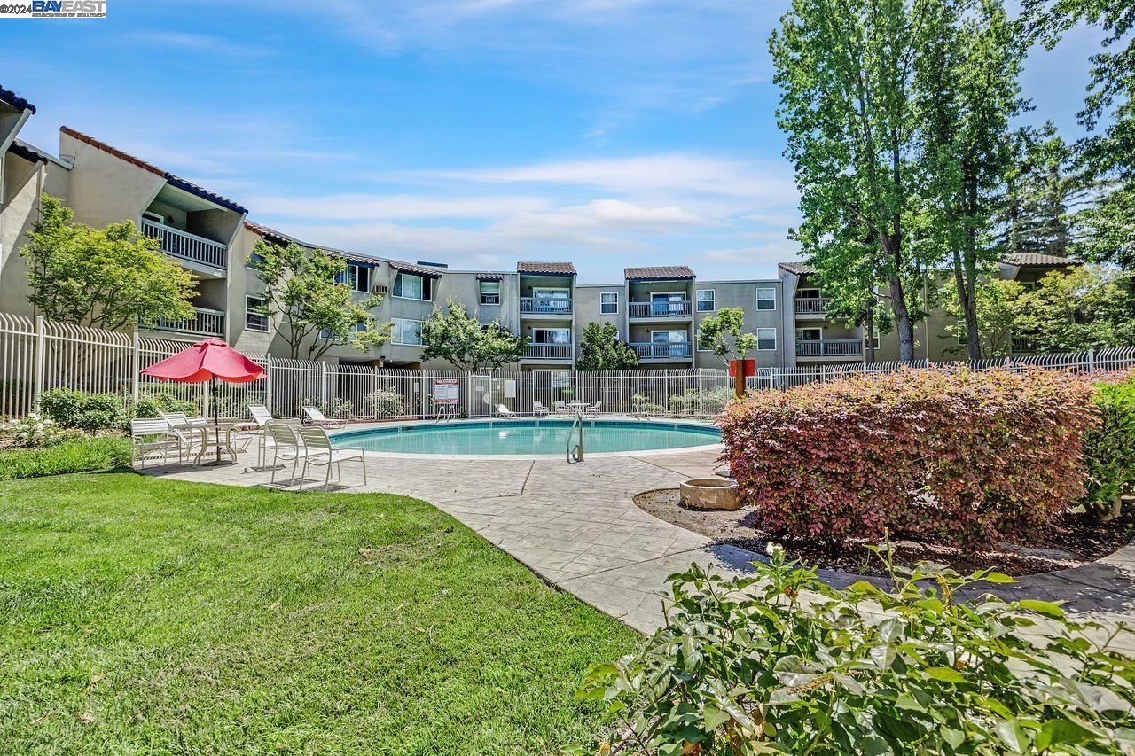 1085 Murrieta Blvd. # 203