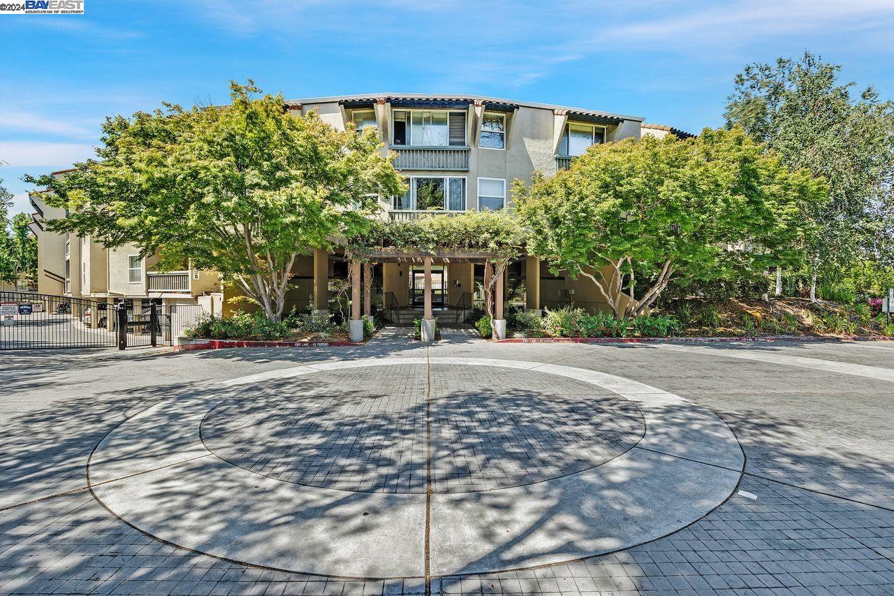 1085 Murrieta Blvd. # 203