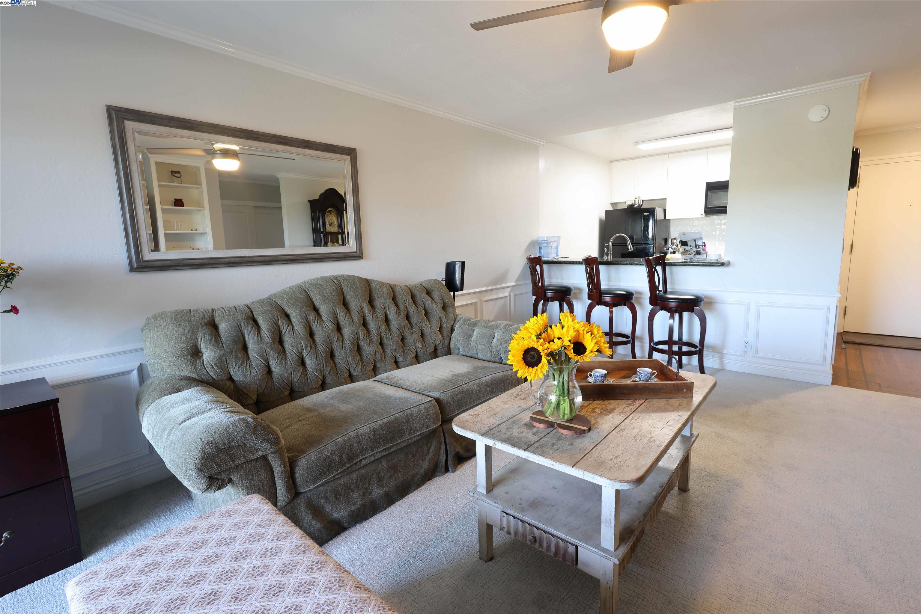 1085 Murrieta Blvd. # 203