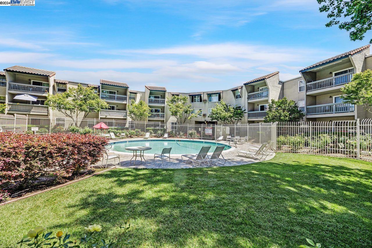 1085 Murrieta Blvd. # 203