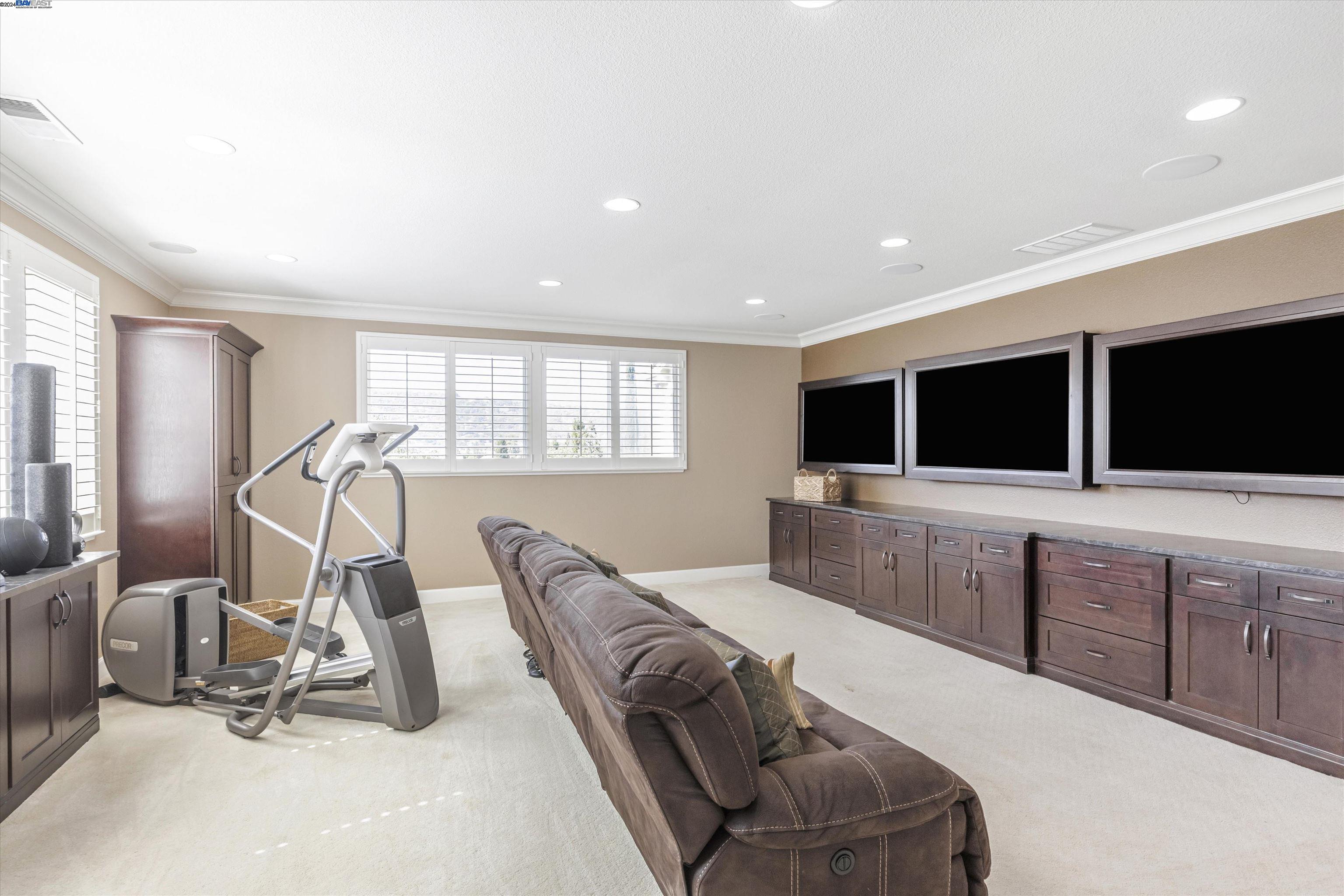 809 SUNSET CREEK LANE