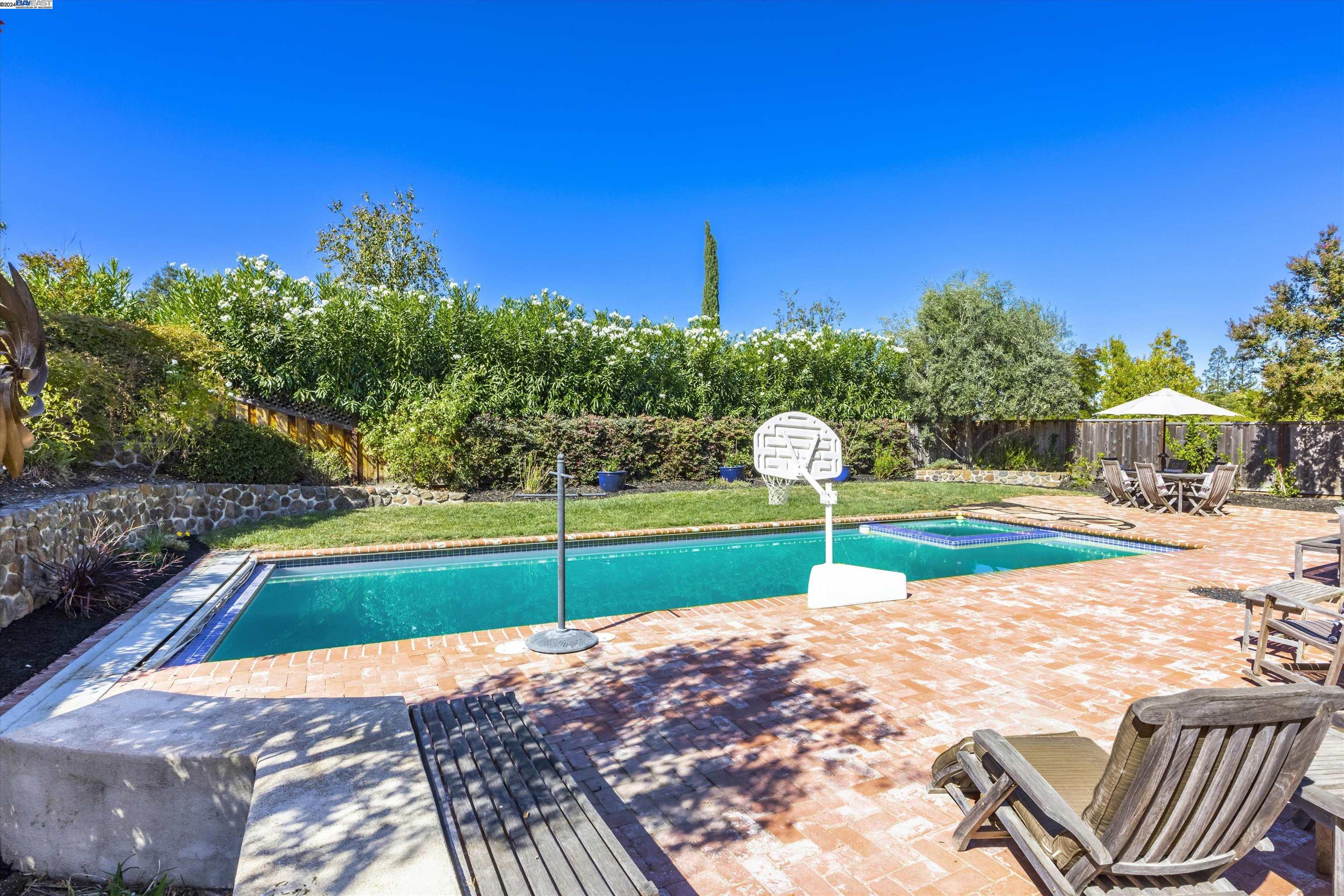 809 SUNSET CREEK LANE