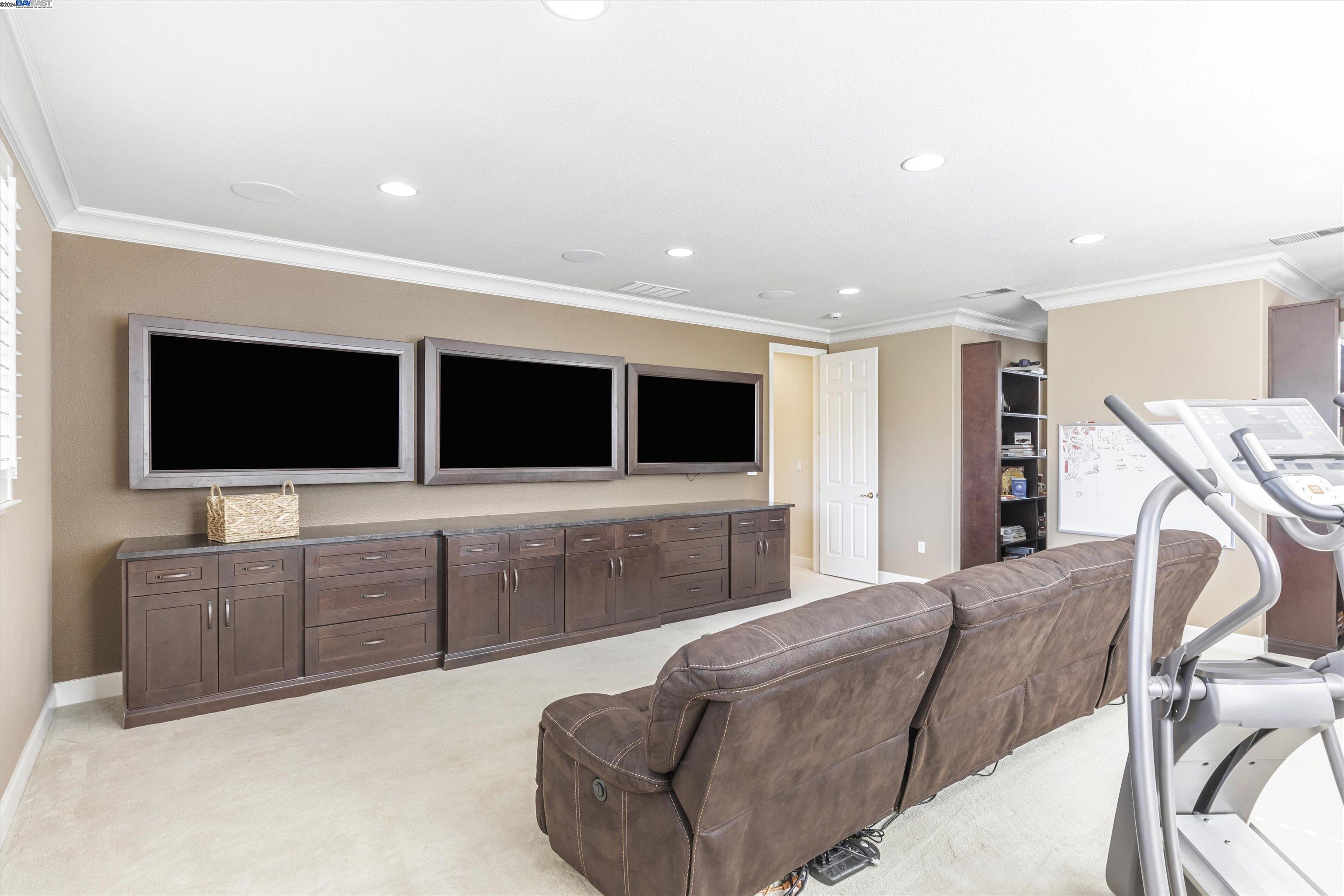 809 SUNSET CREEK LANE