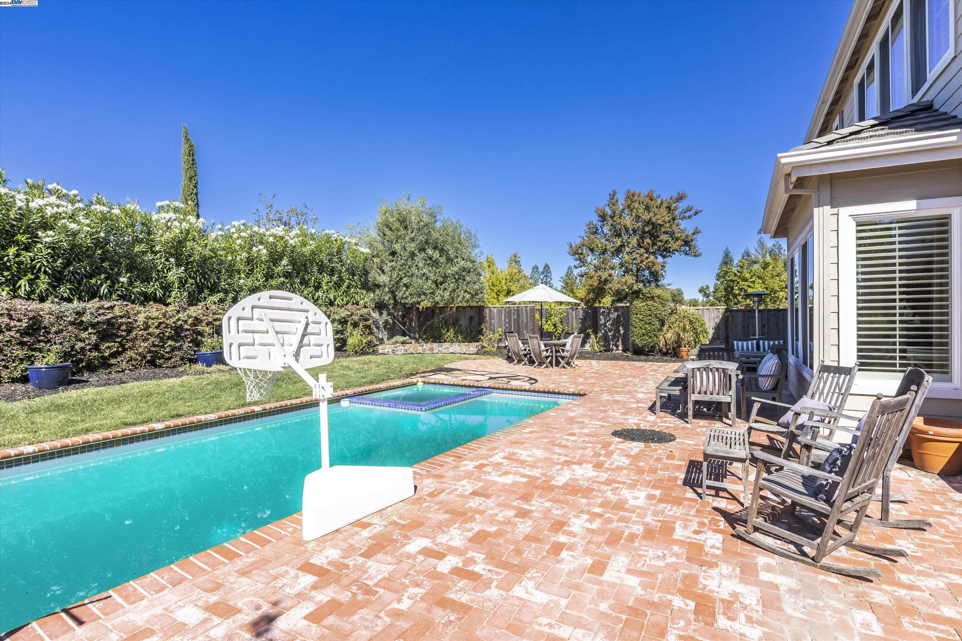 809 SUNSET CREEK LANE