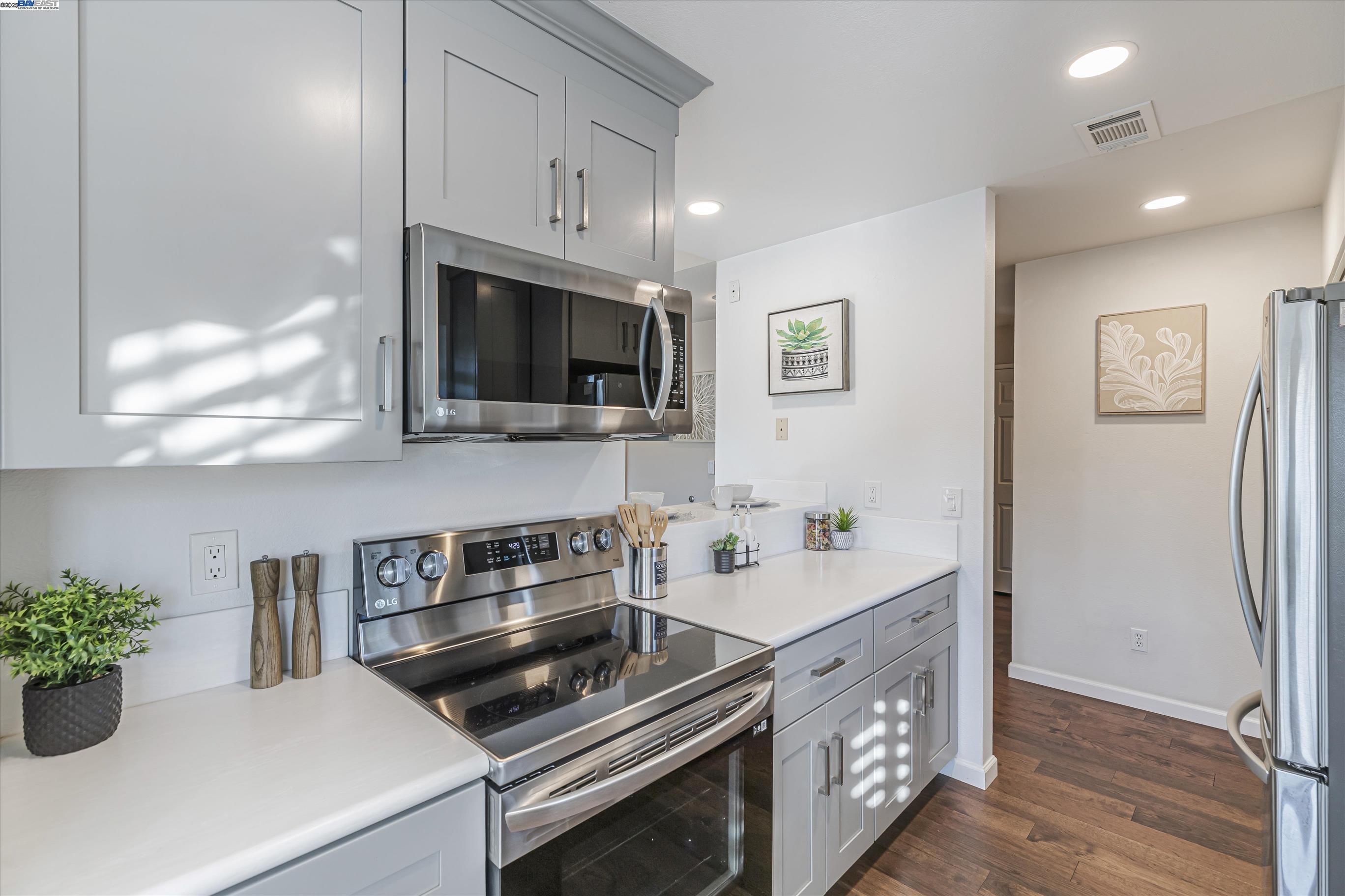 7615 Canyon Meadow Cir # H