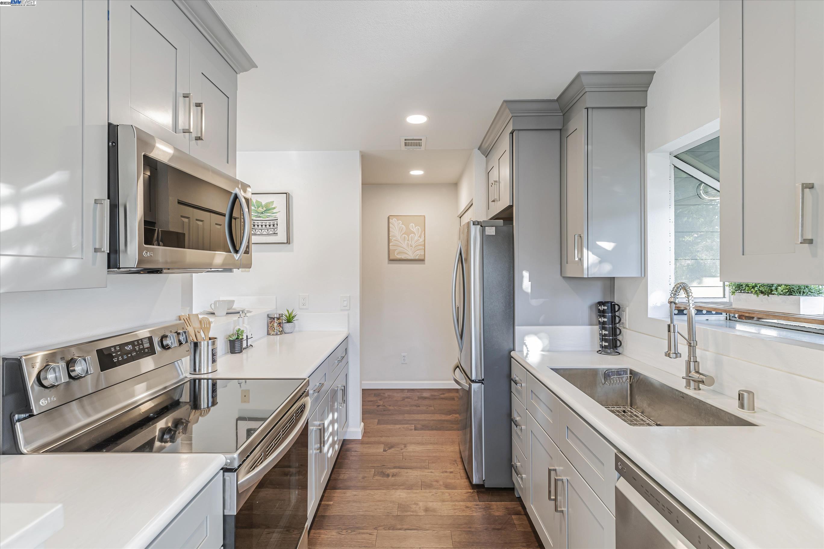 7615 Canyon Meadow Cir # H