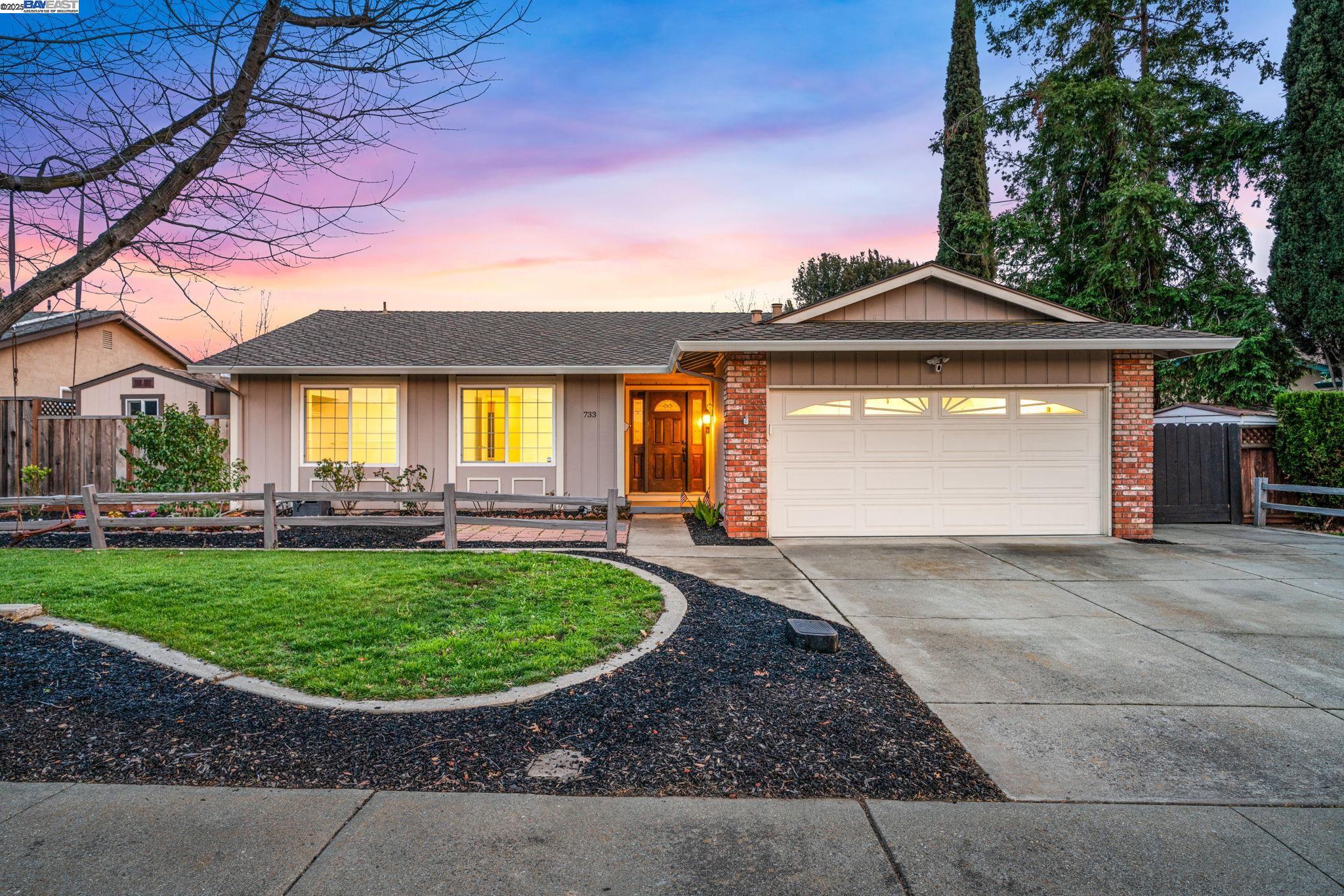 733 Yolo Way