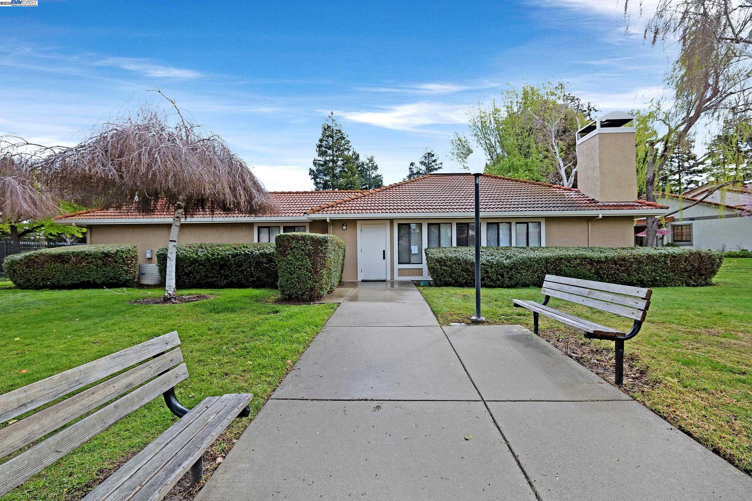 344 Charlotte Common