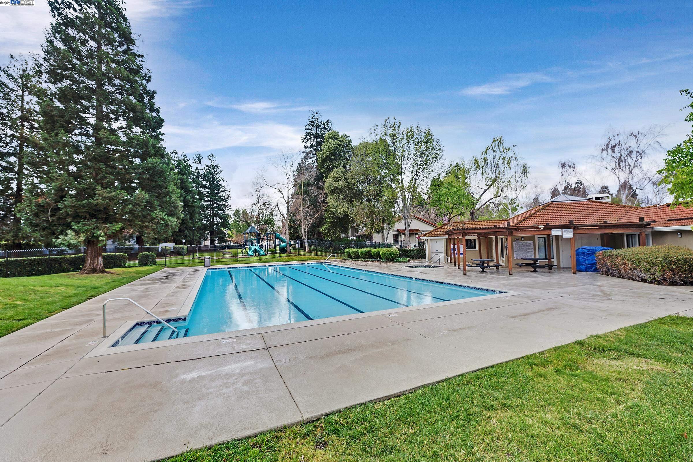 344 Charlotte Common