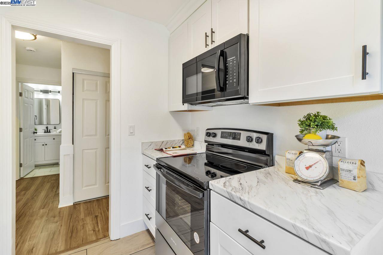 2021 Market Ave # 211