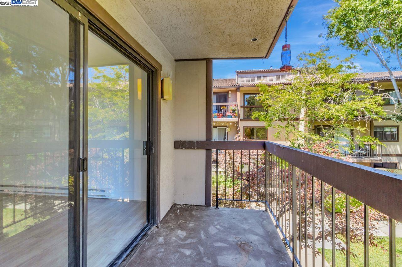 2021 Market Ave # 211