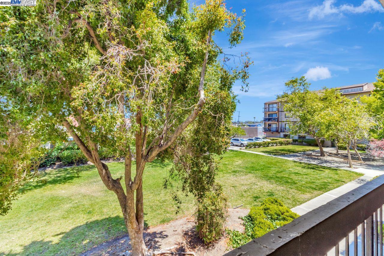 2021 Market Ave # 211