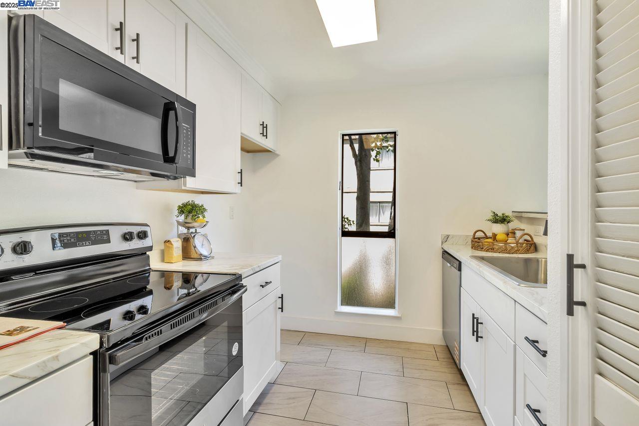 2021 Market Ave # 211