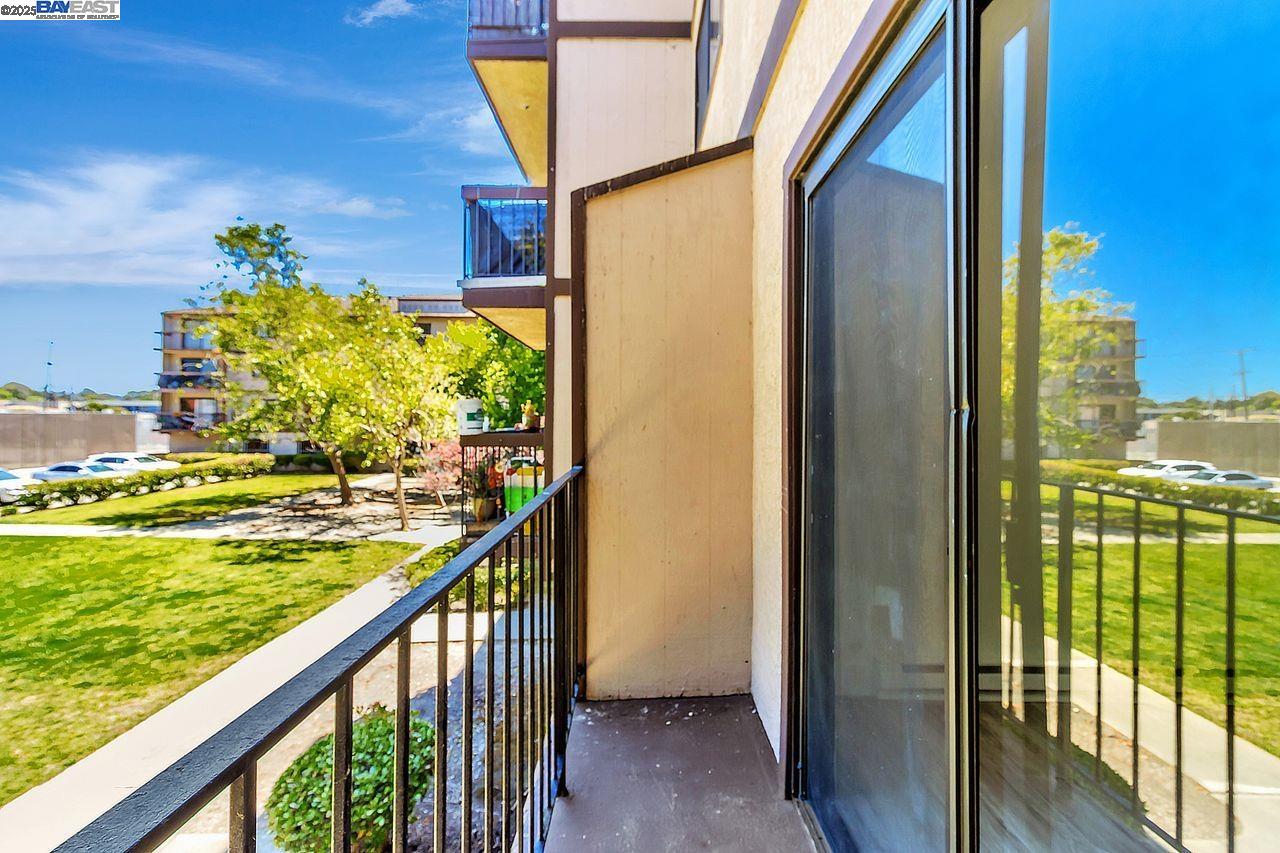 2021 Market Ave # 211