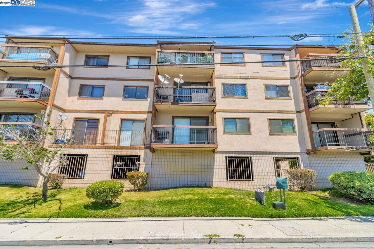 2021 Market Ave # 211