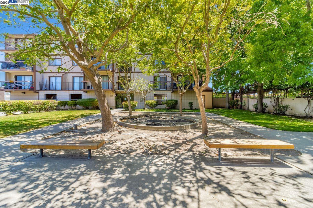 2021 Market Ave # 211