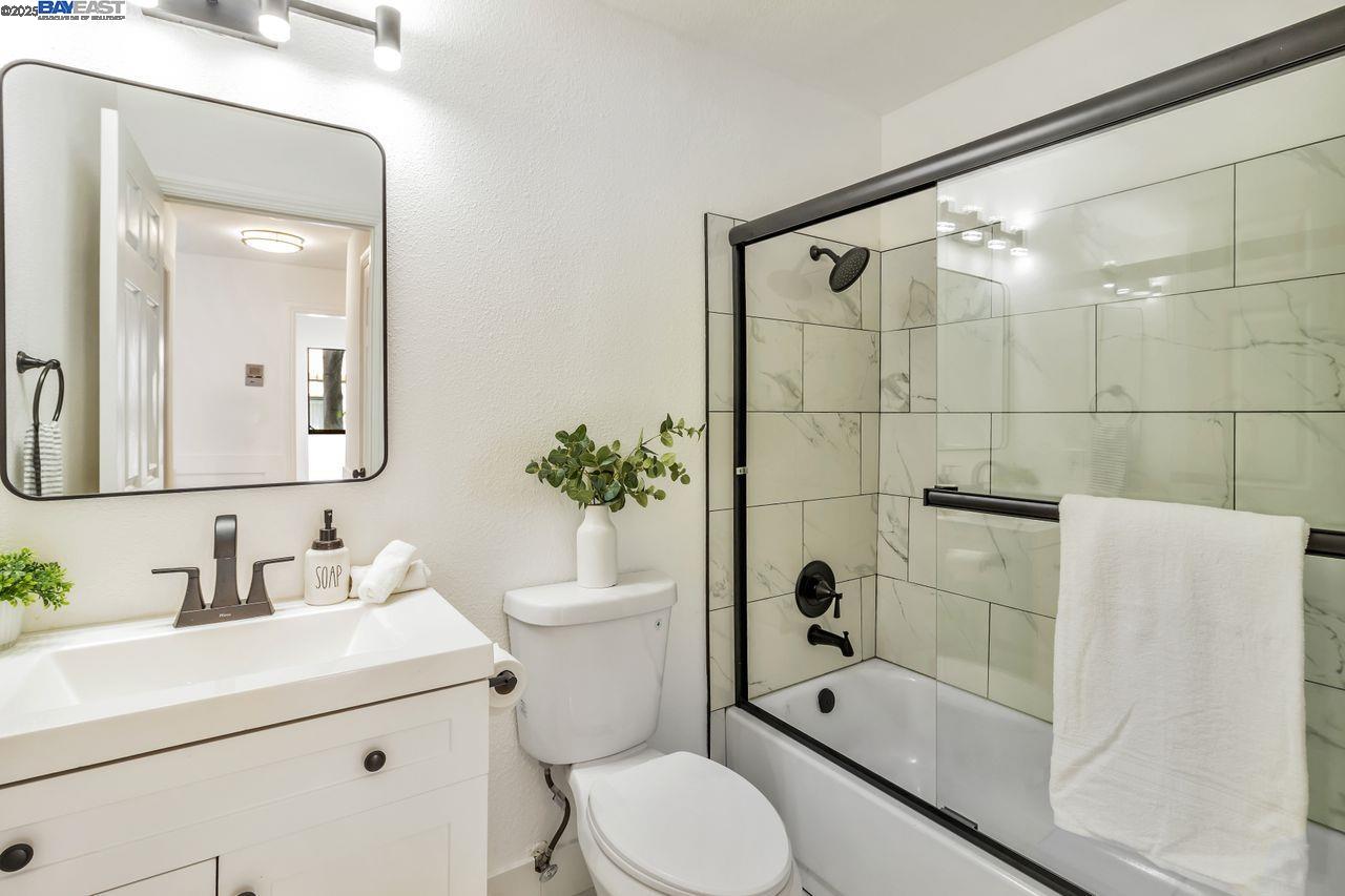 2021 Market Ave # 211