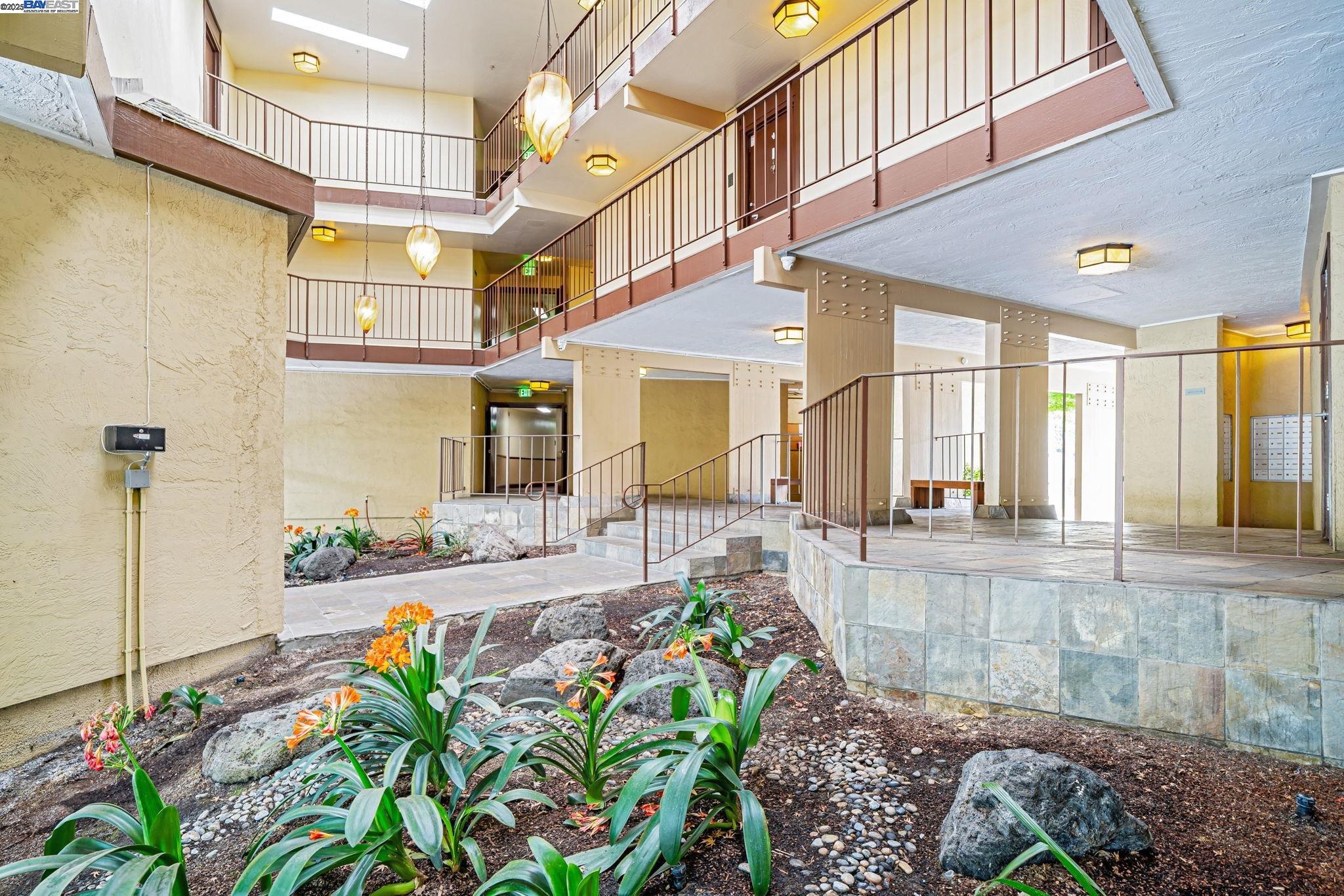 1087 Murrieta Blvd # 244