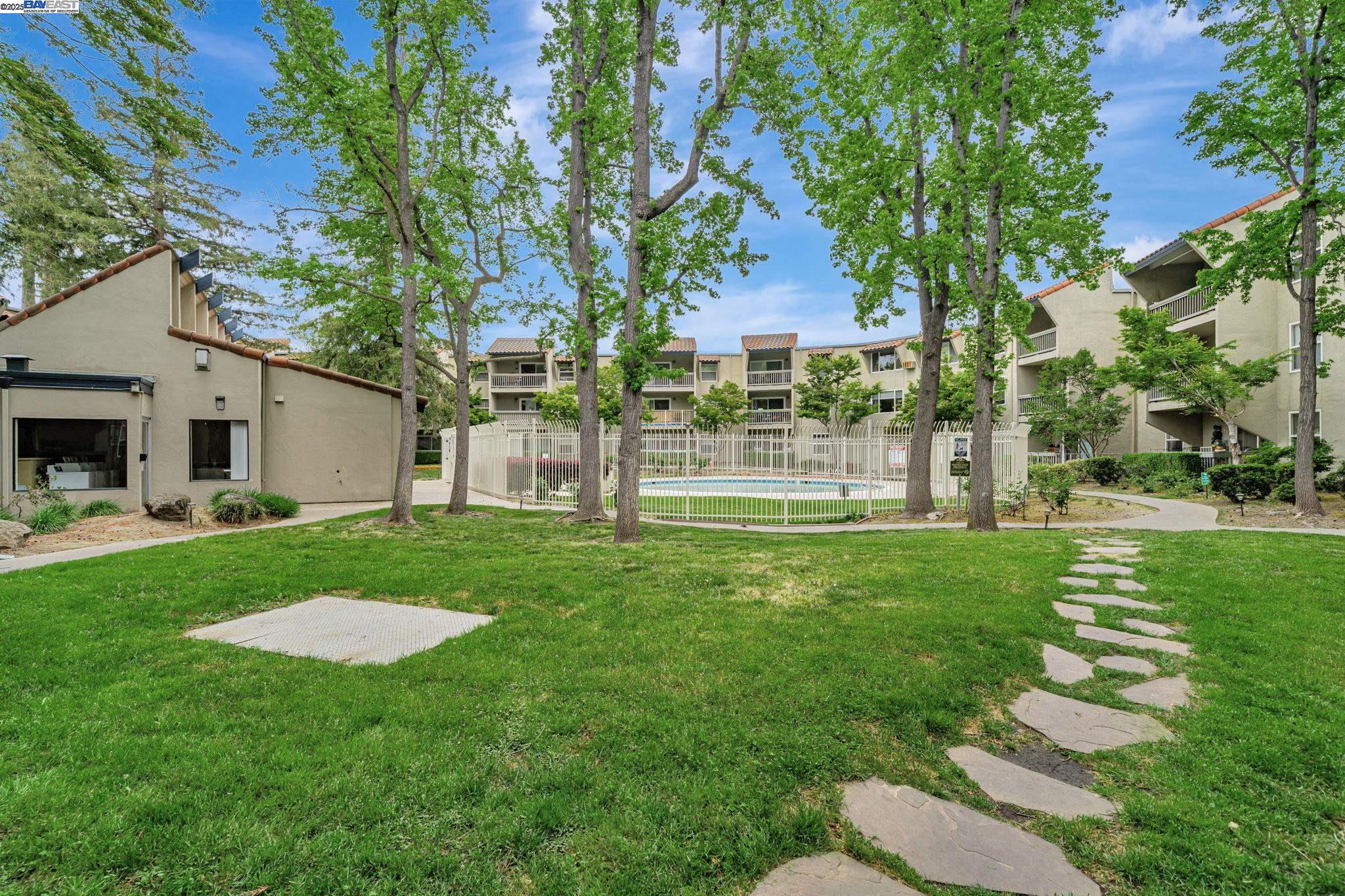 1087 Murrieta Blvd # 244