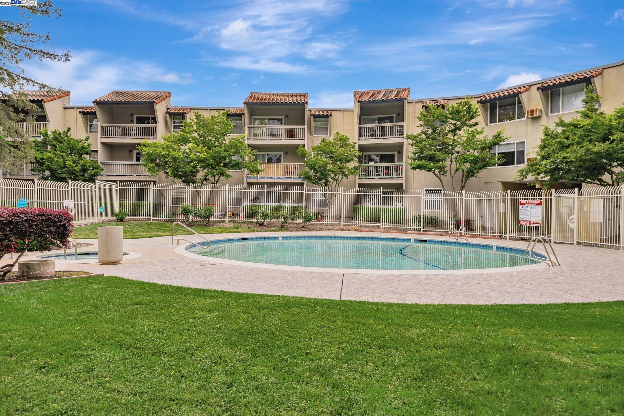 1087 Murrieta Blvd # 244