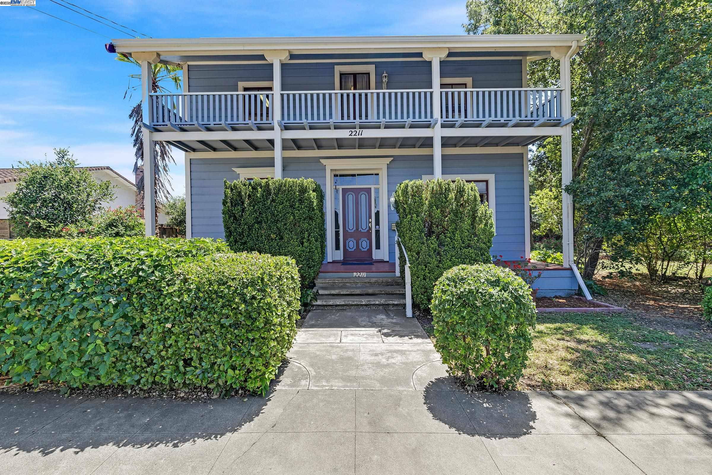 2211 College Avenue