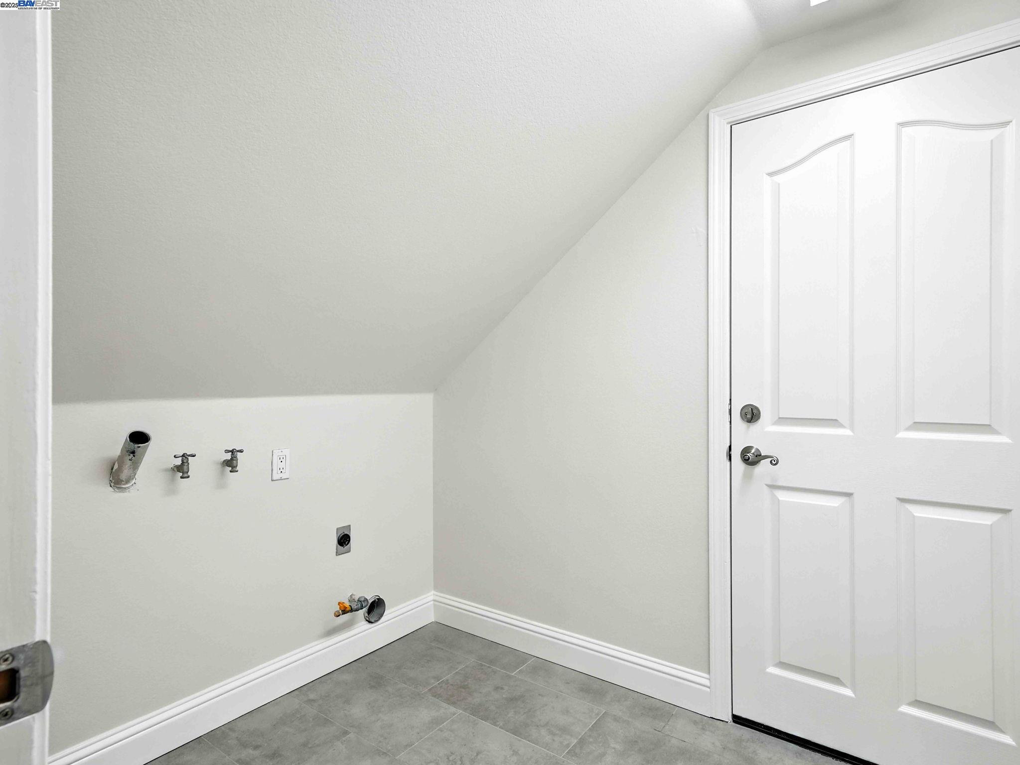 2153 Vintage Ln
