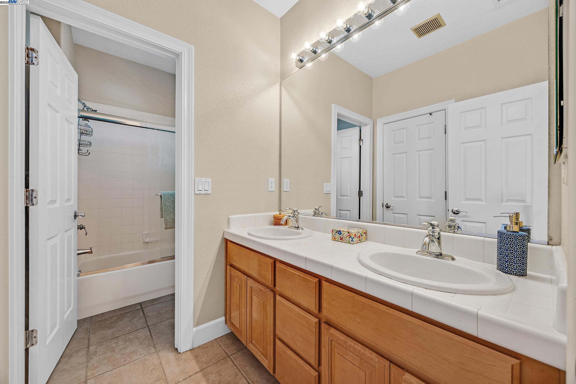 2461 Ancona Cir