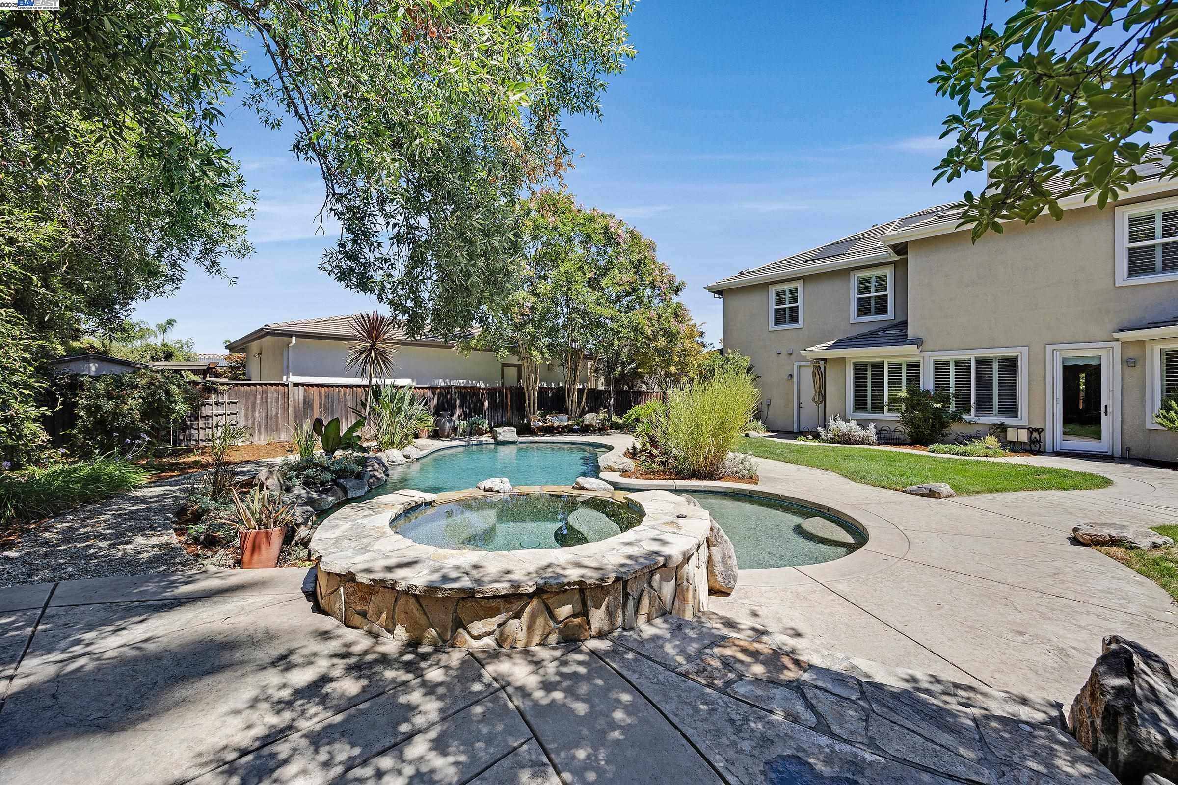 2461 Ancona Cir