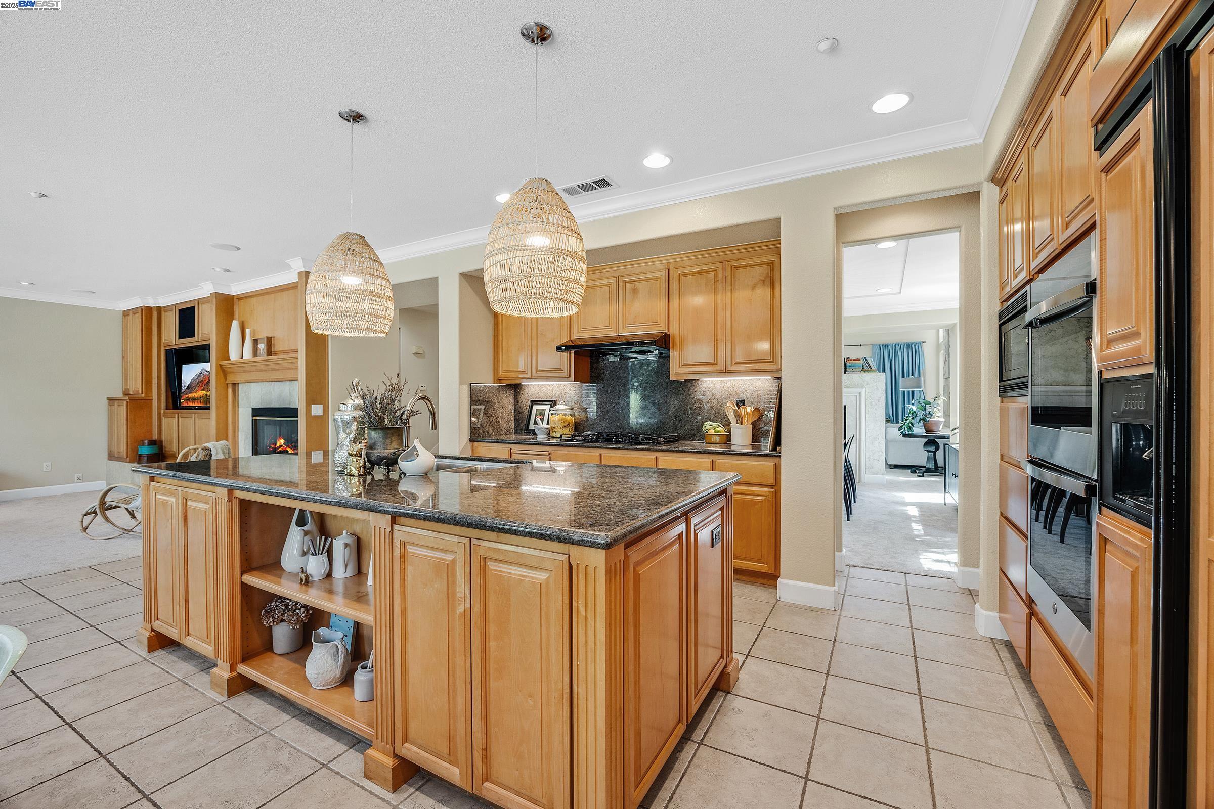 2461 Ancona Cir