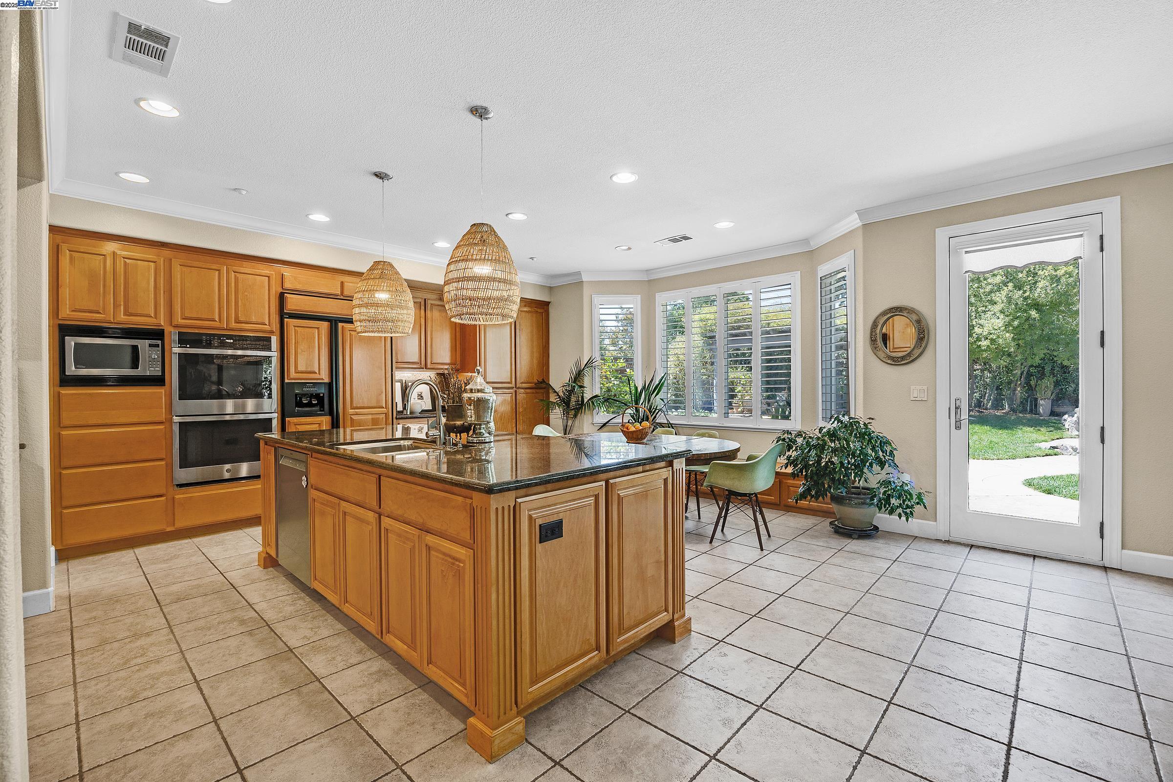 2461 Ancona Cir