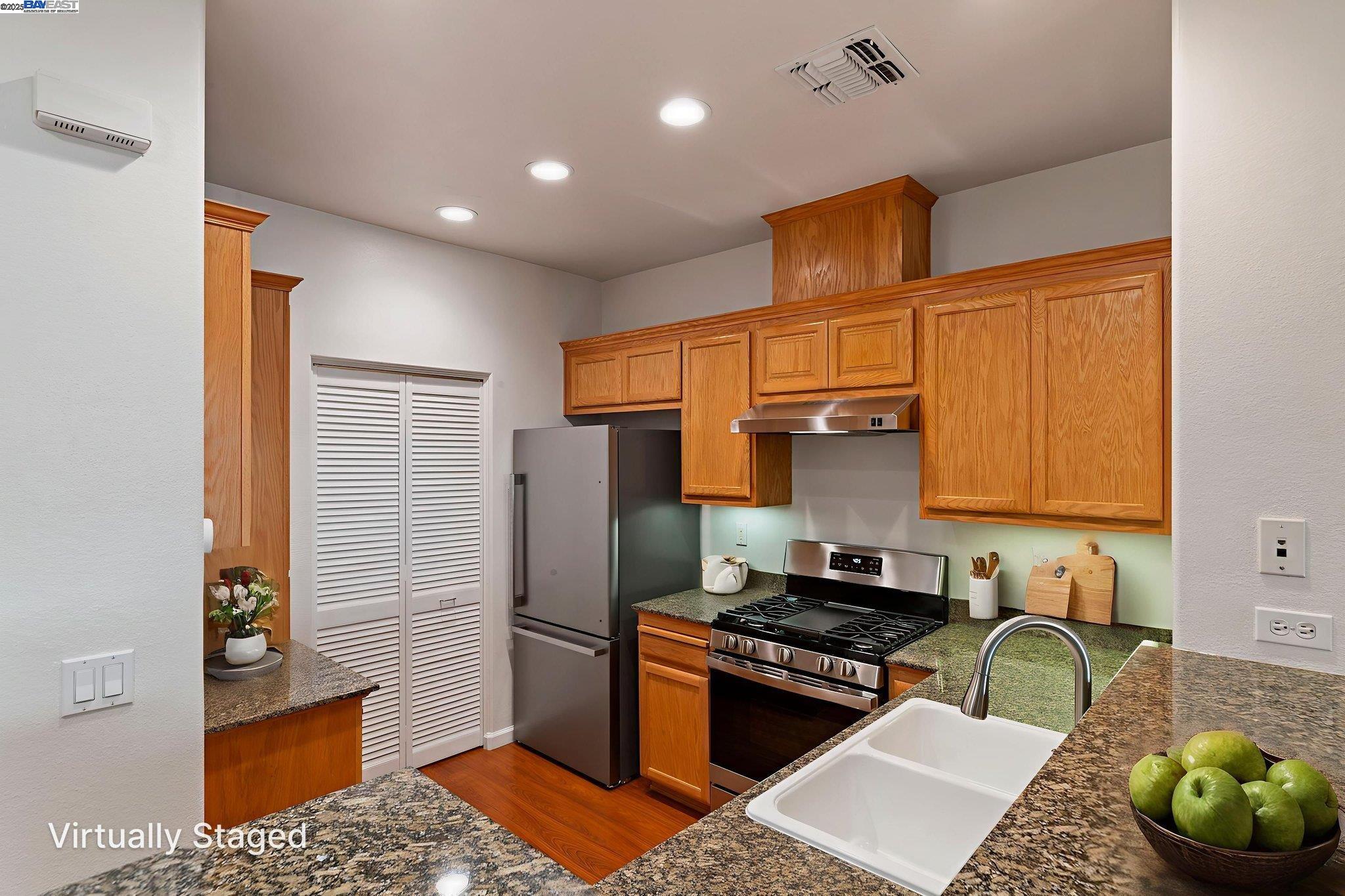 3240 Maguire Way # 103