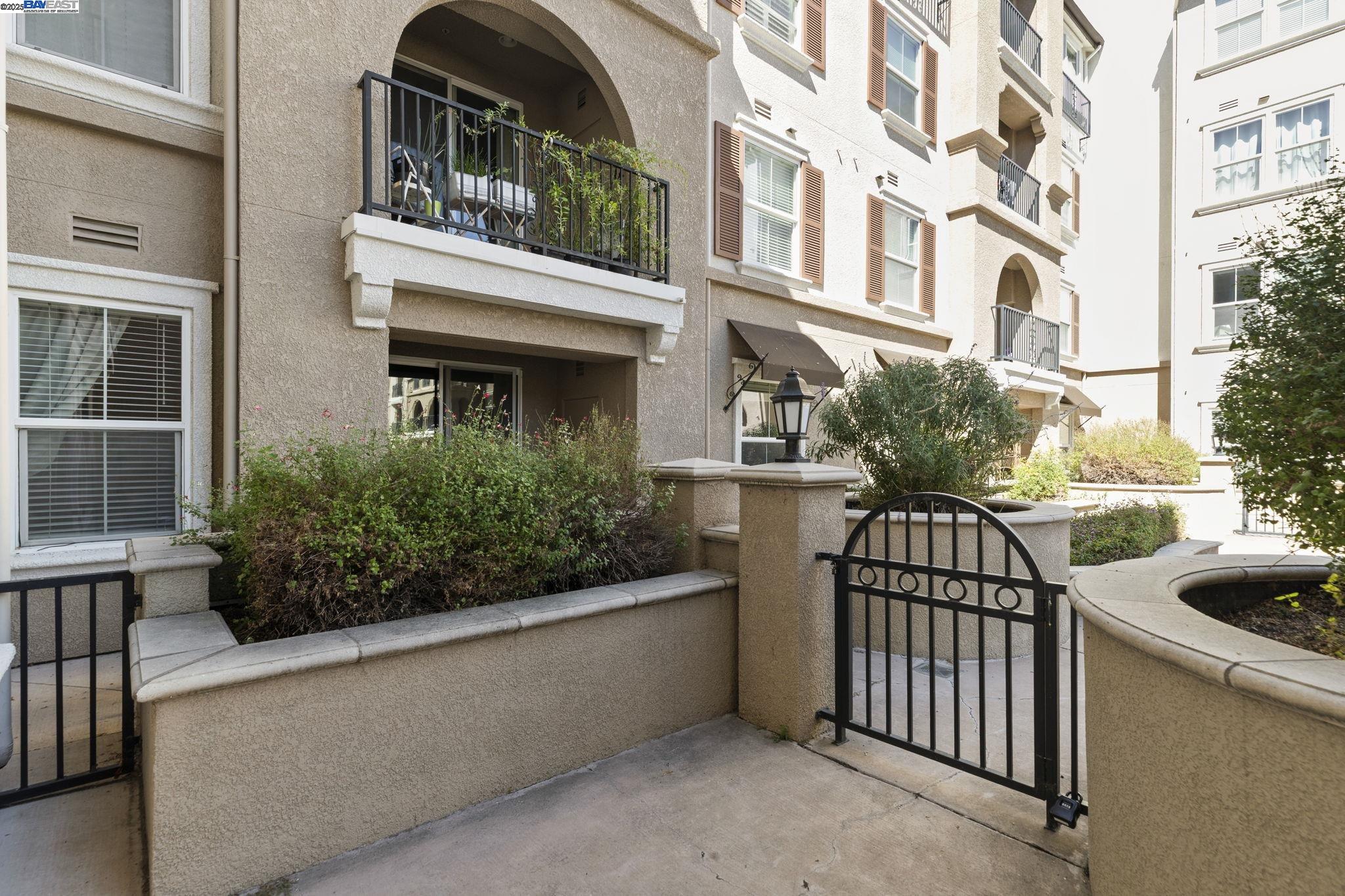 3240 Maguire Way # 103