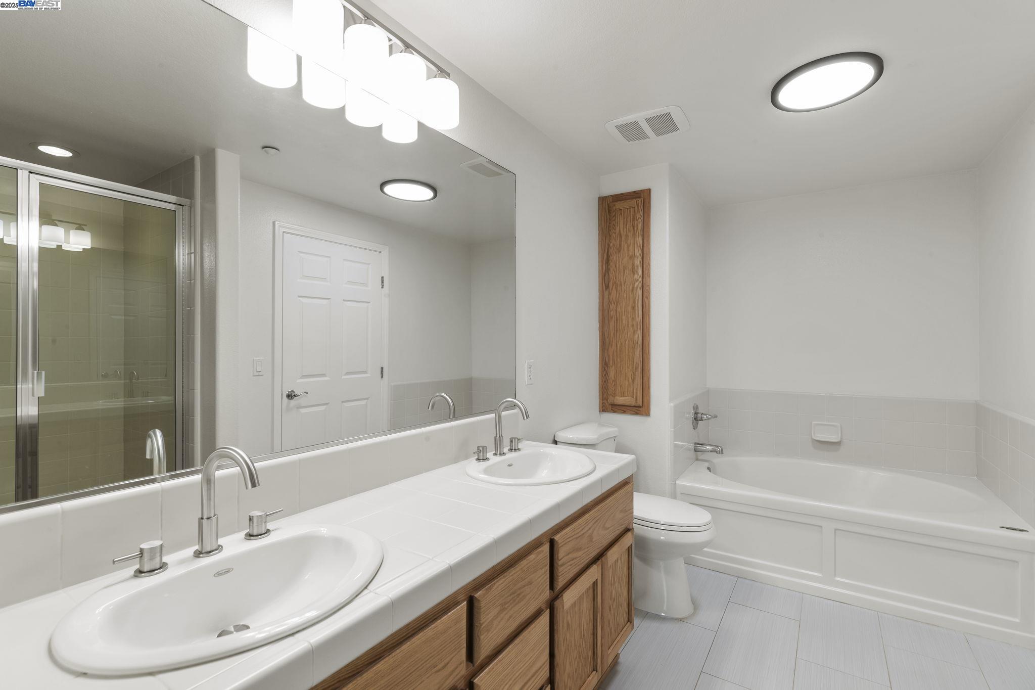 3240 Maguire Way # 103