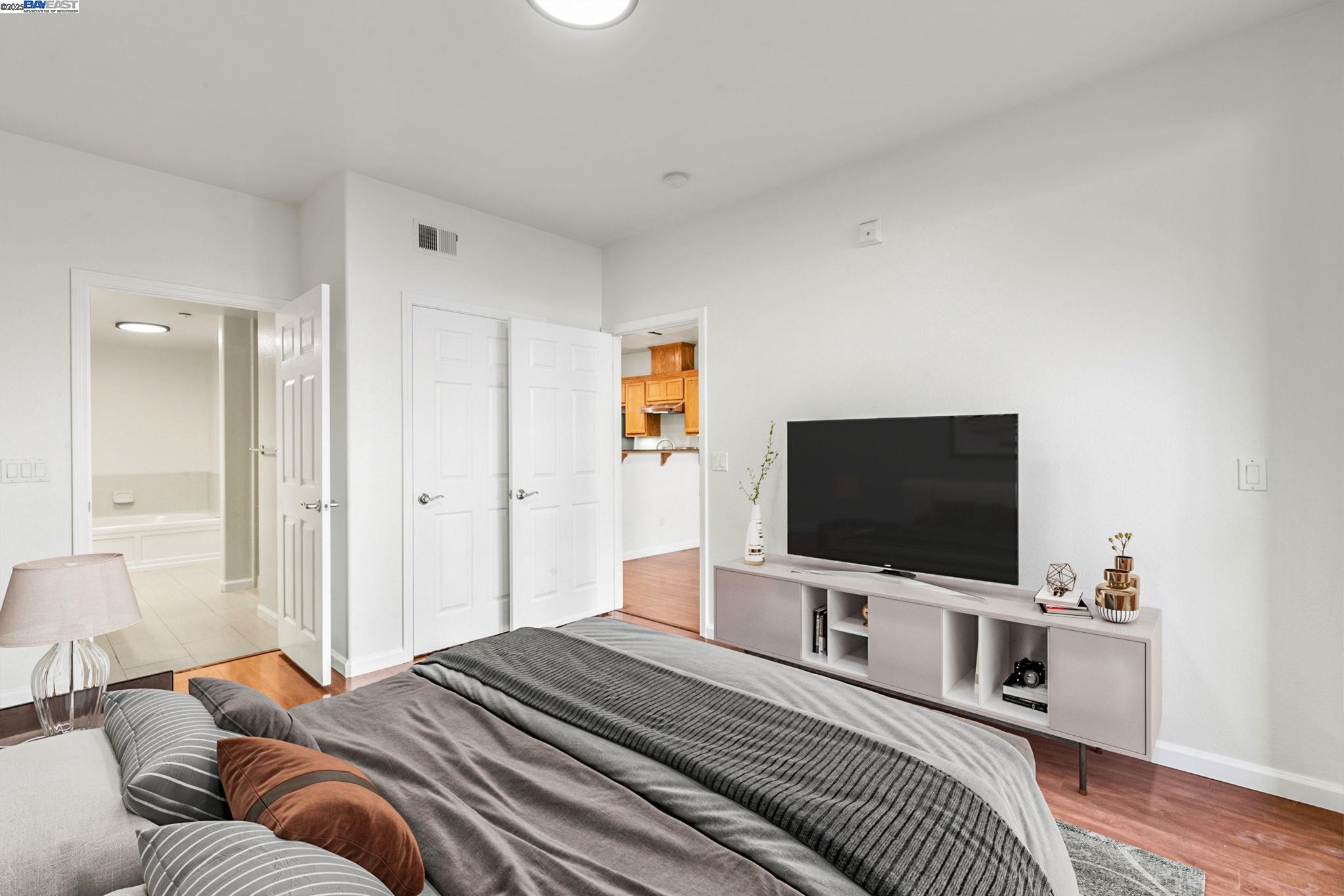 3240 Maguire Way # 103