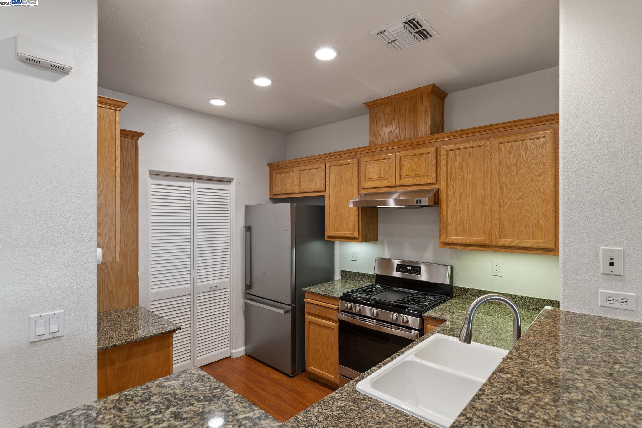 3240 Maguire Way # 103