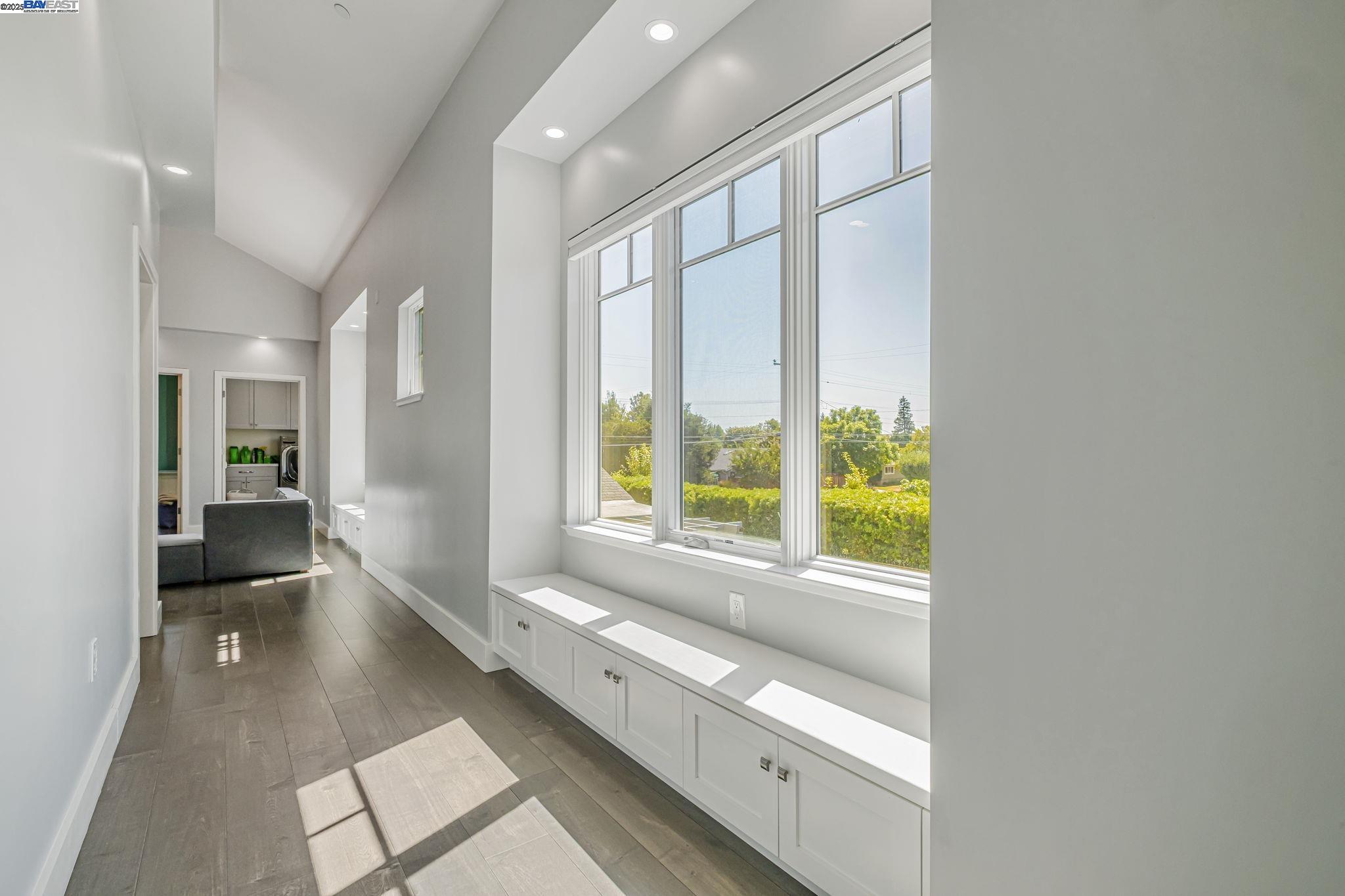 375 Hillview Dr